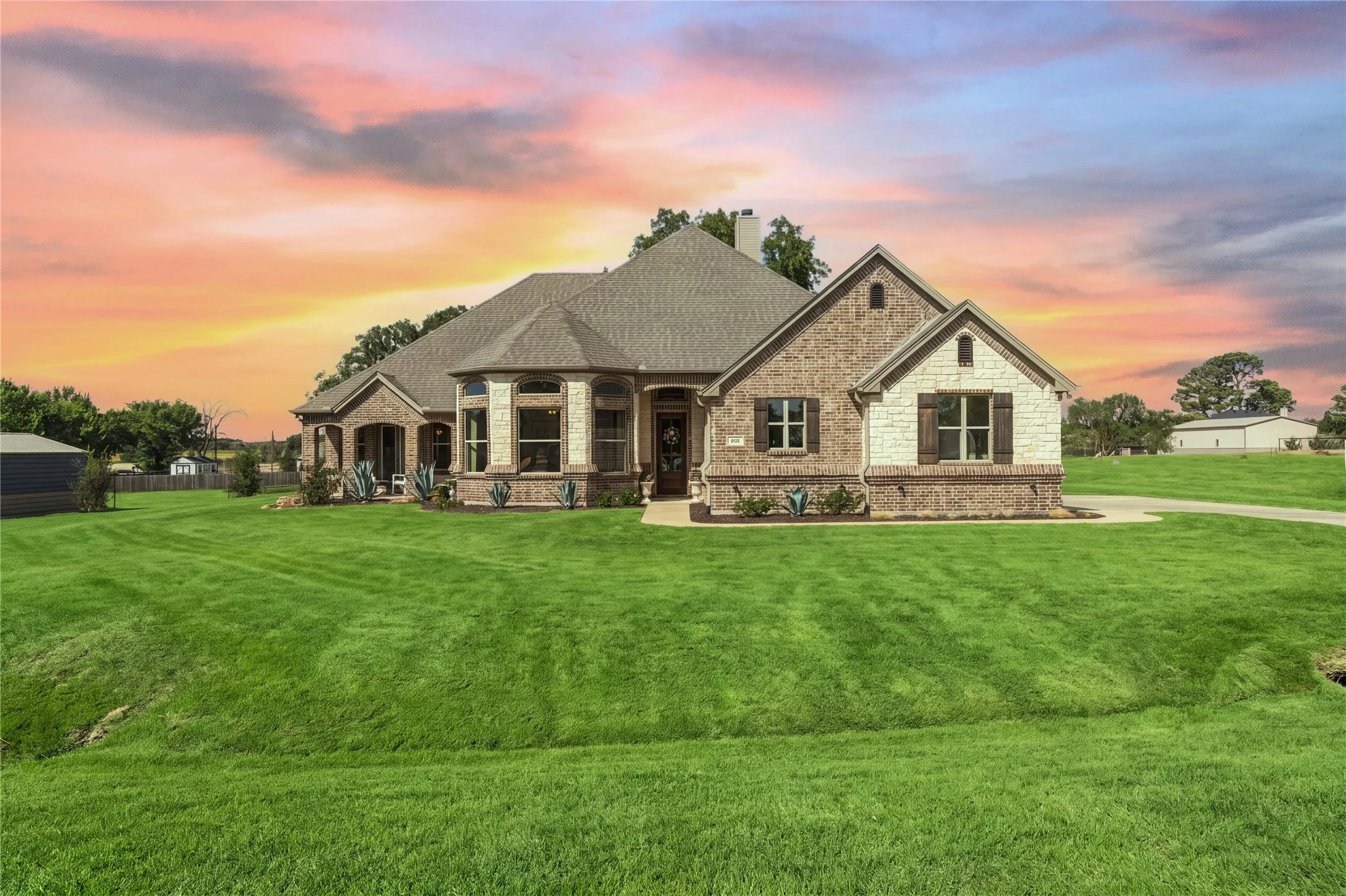 Single Family Residence For Sale in Wise County , 111 Eagle Point N, Azle, Texas 76020, 4 Bedroom, 3 Bathroom, 2 Garage spaces, 2,829 Sqft, built in 2020, mls#21386933, Real Estate Agent in Azle, Homes For Sale in Wise county, Homes For Sale in Azle, Realtor in Azle Texas, Real Estate Brokerage Independent Realty Texas, Luminita Cordes Realtor
