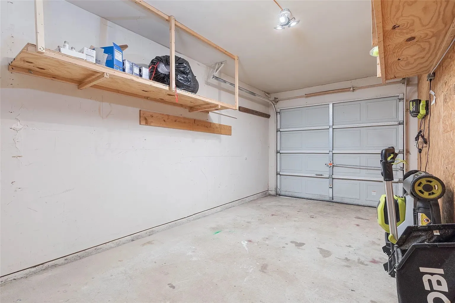 Single Family Residence For Rent in Dallas County , 1029 Field Trail Drive, Mesquite, Texas 75150, 3 Bedroom, 2 Bathroom, 1 Garage spaces, 1,519 Sqft, built in 1982, mls#21387744, Real Estate Agent in Mesquite, Homes For Rent in Dallas county, Homes For Rent in Mesquite, Realtor in Mesquite Texas, Real Estate Brokerage Independent Realty Texas, Luminita Cordes Realtor