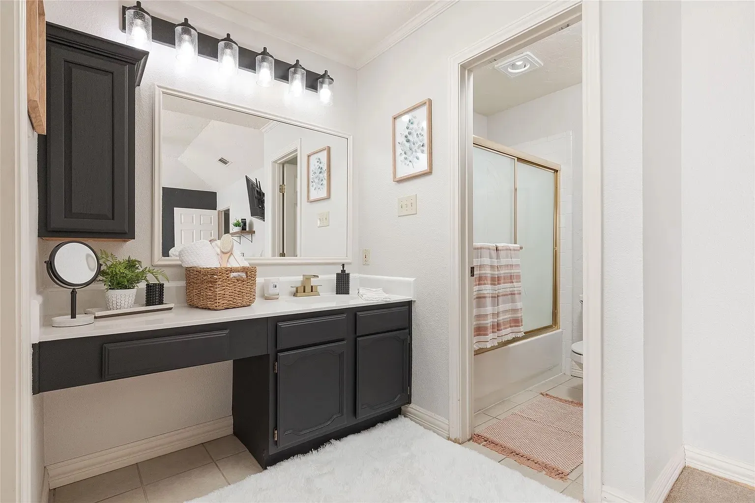 Single Family Residence For Rent in Dallas County , 1029 Field Trail Drive, Mesquite, Texas 75150, 3 Bedroom, 2 Bathroom, 1 Garage spaces, 1,519 Sqft, built in 1982, mls#21387744, Real Estate Agent in Mesquite, Homes For Rent in Dallas county, Homes For Rent in Mesquite, Realtor in Mesquite Texas, Real Estate Brokerage Independent Realty Texas, Luminita Cordes Realtor