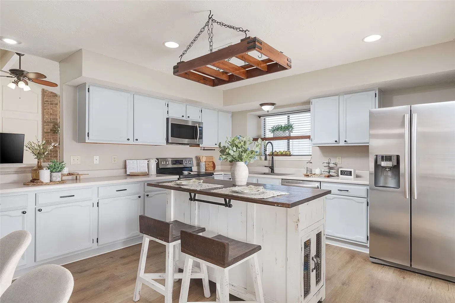 Single Family Residence For Rent in Dallas County , 1029 Field Trail Drive, Mesquite, Texas 75150, 3 Bedroom, 2 Bathroom, 1 Garage spaces, 1,519 Sqft, built in 1982, mls#21387744, Real Estate Agent in Mesquite, Homes For Rent in Dallas county, Homes For Rent in Mesquite, Realtor in Mesquite Texas, Real Estate Brokerage Independent Realty Texas, Luminita Cordes Realtor