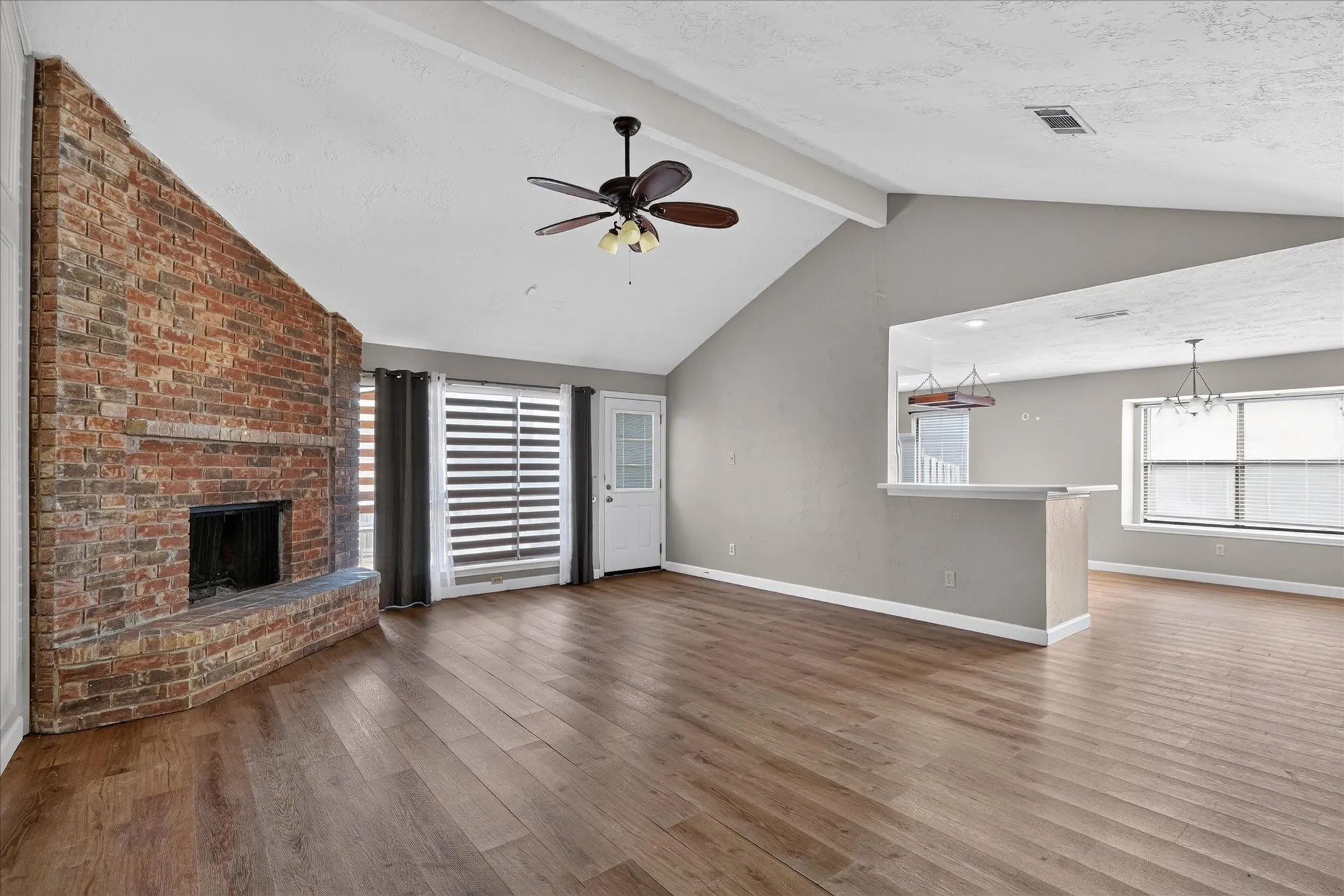 Single Family Residence For Rent in Dallas County , 1029 Field Trail Drive, Mesquite, Texas 75150, 3 Bedroom, 2 Bathroom, 1 Garage spaces, 1,519 Sqft, built in 1982, mls#21387744, Real Estate Agent in Mesquite, Homes For Rent in Dallas county, Homes For Rent in Mesquite, Realtor in Mesquite Texas, Real Estate Brokerage Independent Realty Texas, Luminita Cordes Realtor