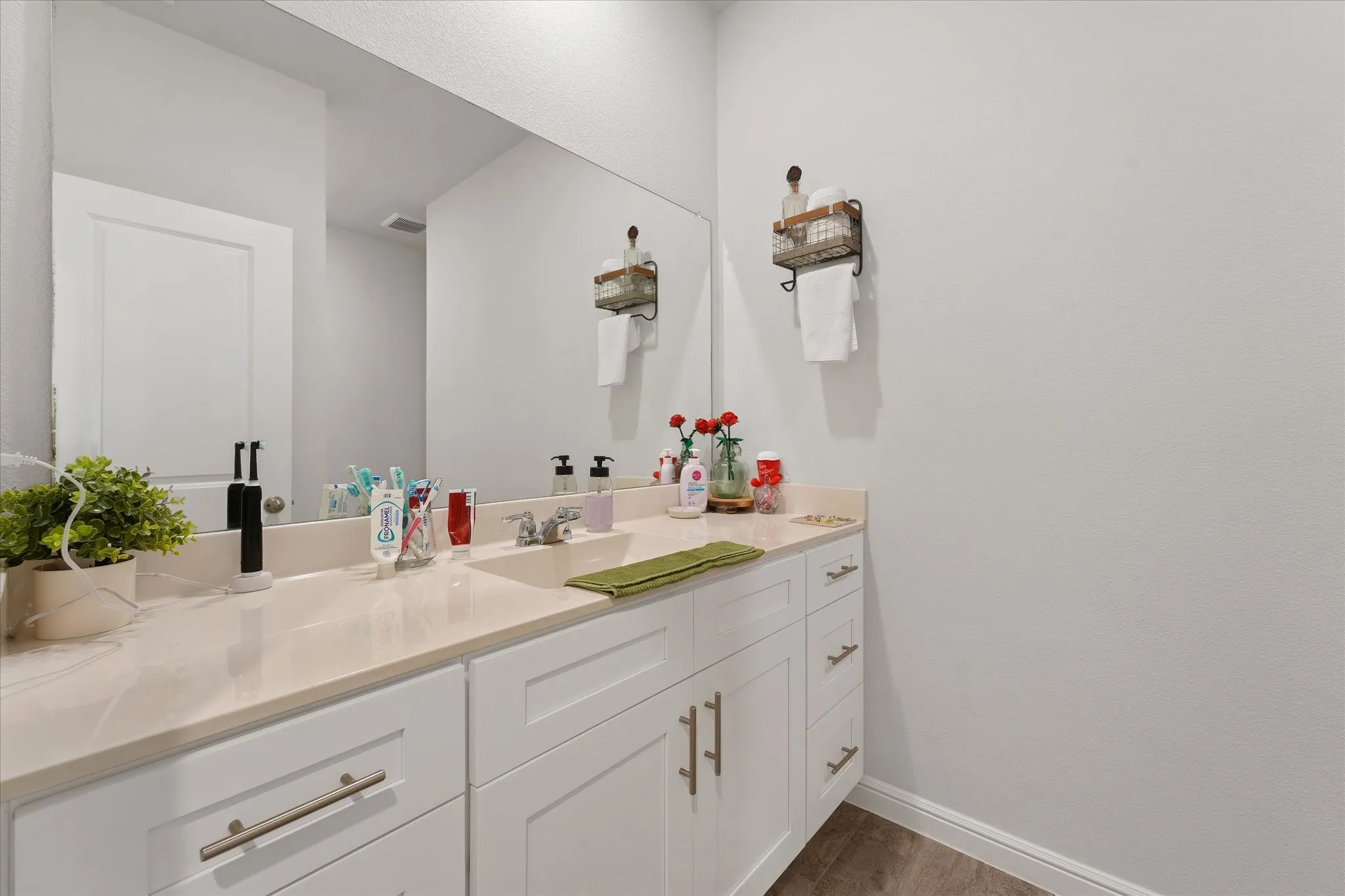 Single Family Residence For Rent in Tarrant County , 8912 Boulder Oak Boulevard, Fort Worth, Texas 76131, 5 Bedroom, 2 Bathroom, 2 Garage spaces, 2,103 Sqft, built in 2023, mls#21387746, Real Estate Agent in Fort Worth, Homes For Rent in Tarrant county, Homes For Rent in Fort Worth, Realtor in Fort Worth Texas, Real Estate Brokerage Independent Realty Texas, Luminita Cordes Realtor