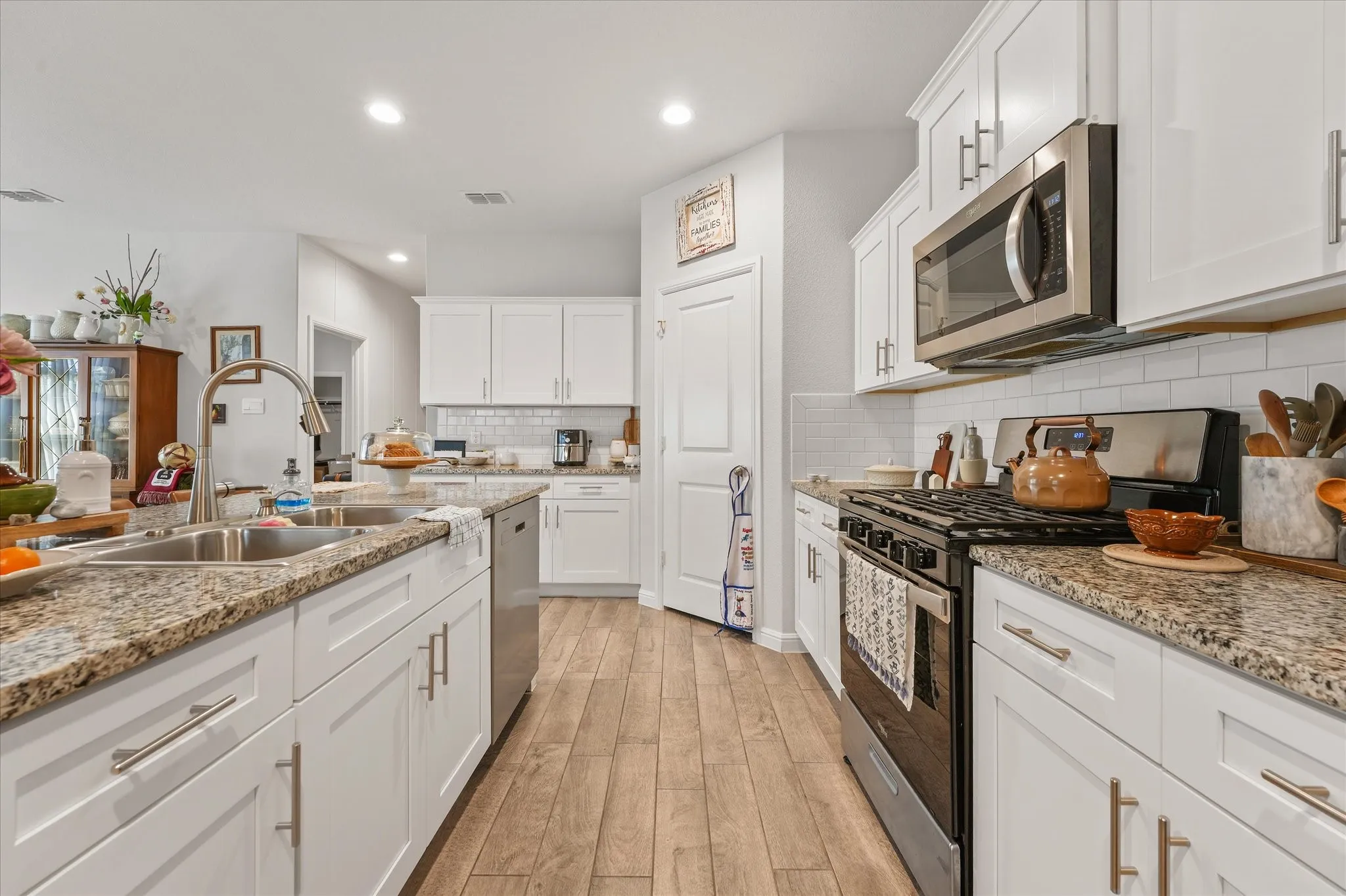 Single Family Residence For Rent in Tarrant County , 8912 Boulder Oak Boulevard, Fort Worth, Texas 76131, 5 Bedroom, 2 Bathroom, 2 Garage spaces, 2,103 Sqft, built in 2023, mls#21387746, Real Estate Agent in Fort Worth, Homes For Rent in Tarrant county, Homes For Rent in Fort Worth, Realtor in Fort Worth Texas, Real Estate Brokerage Independent Realty Texas, Luminita Cordes Realtor