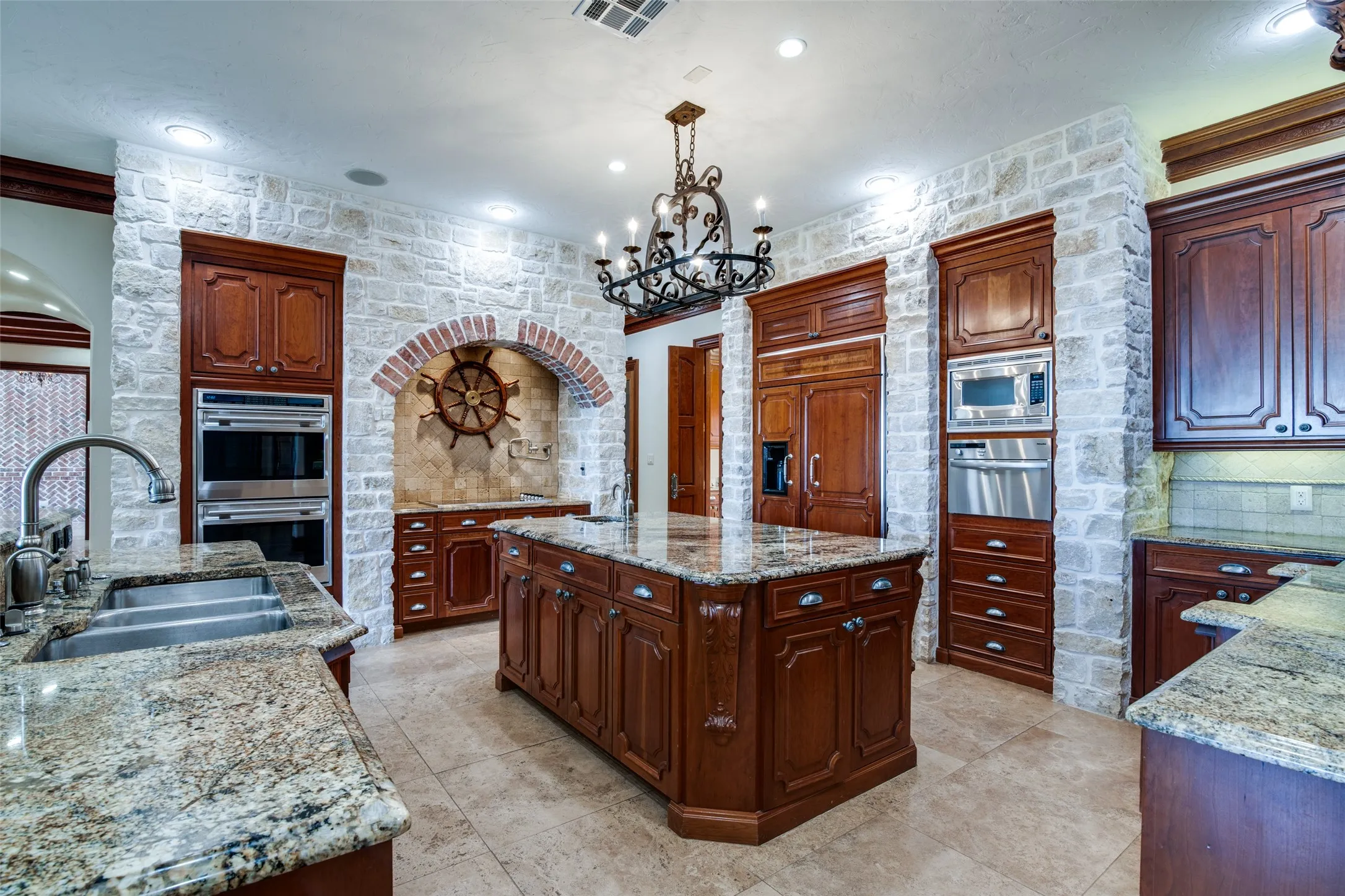 Single Family Residence For Sale in Wood County , 454 County Road 1516, Alba, Texas 75410, 4 Bedroom, 4 Bathroom, 3 Garage spaces, 5,750 Sqft, built in 1998, mls#21387630, Real Estate Agent in Alba, Homes For Sale in Wood county, Homes For Sale in Alba, Realtor in Alba Texas, Real Estate Brokerage Independent Realty Texas, Luminita Cordes Realtor