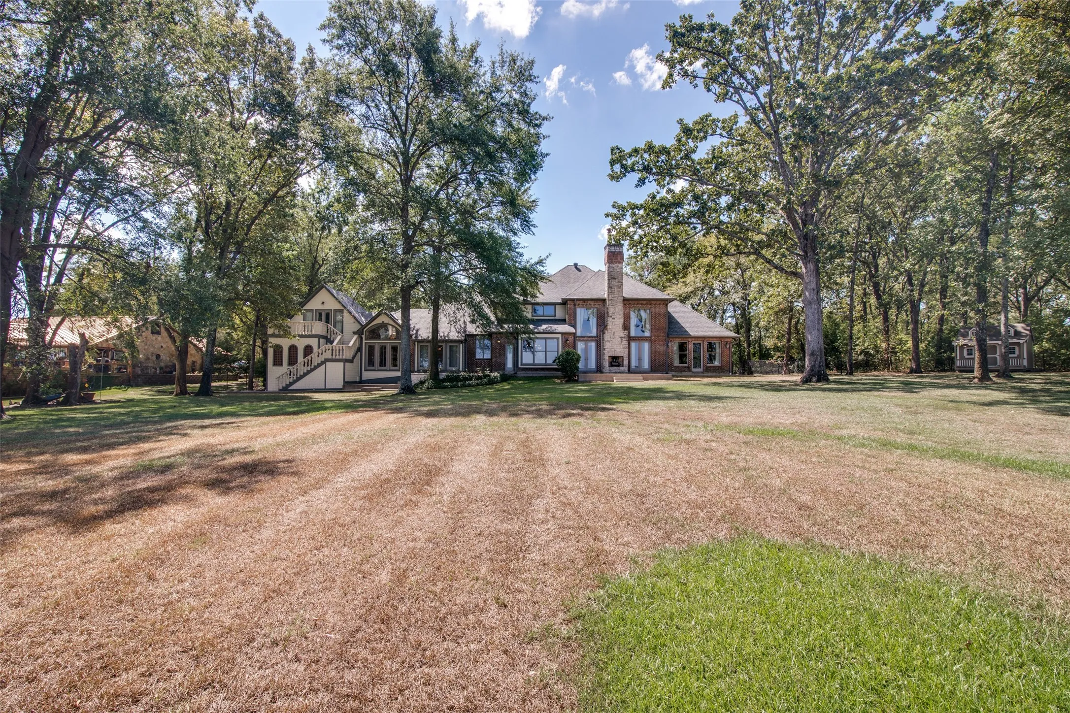 Single Family Residence For Sale in Wood County , 454 County Road 1516, Alba, Texas 75410, 4 Bedroom, 4 Bathroom, 3 Garage spaces, 5,750 Sqft, built in 1998, mls#21387630, Real Estate Agent in Alba, Homes For Sale in Wood county, Homes For Sale in Alba, Realtor in Alba Texas, Real Estate Brokerage Independent Realty Texas, Luminita Cordes Realtor