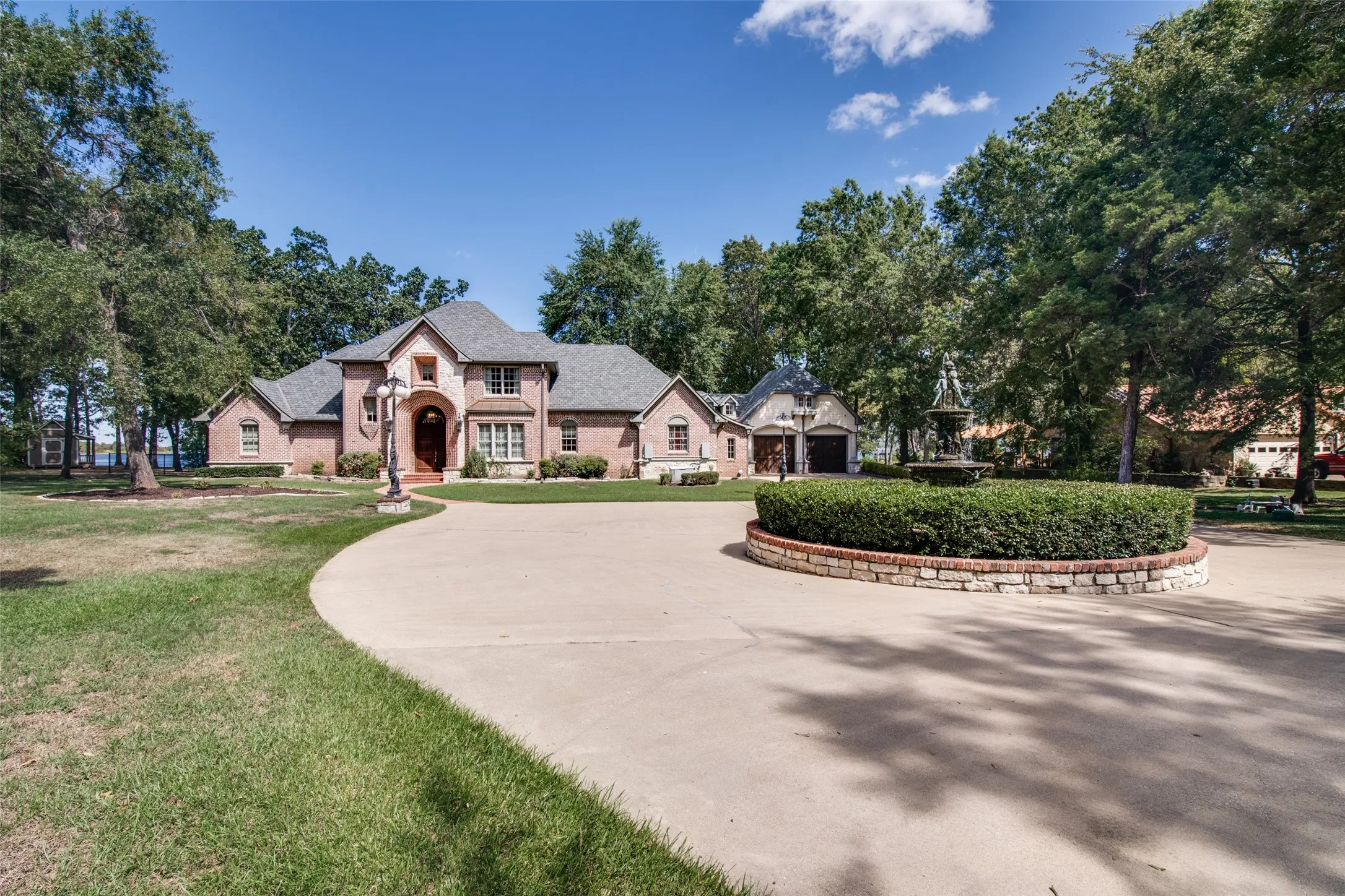 Single Family Residence For Sale in Wood County , 454 County Road 1516, Alba, Texas 75410, 4 Bedroom, 4 Bathroom, 3 Garage spaces, 5,750 Sqft, built in 1998, mls#21387630, Real Estate Agent in Alba, Homes For Sale in Wood county, Homes For Sale in Alba, Realtor in Alba Texas, Real Estate Brokerage Independent Realty Texas, Luminita Cordes Realtor