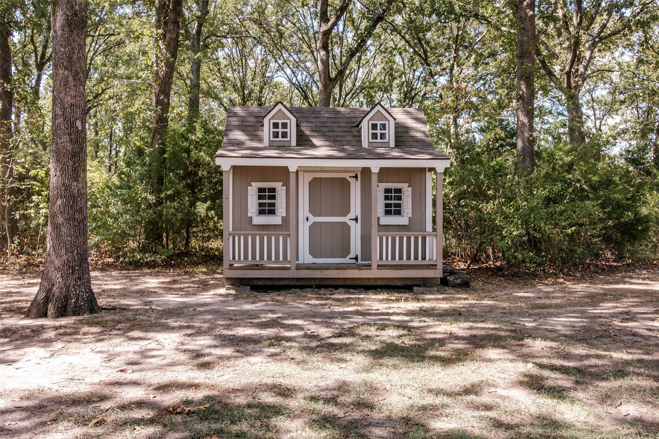 Single Family Residence For Sale in Wood County , 454 County Road 1516, Alba, Texas 75410, 4 Bedroom, 4 Bathroom, 3 Garage spaces, 5,750 Sqft, built in 1998, mls#21387630, Real Estate Agent in Alba, Homes For Sale in Wood county, Homes For Sale in Alba, Realtor in Alba Texas, Real Estate Brokerage Independent Realty Texas, Luminita Cordes Realtor