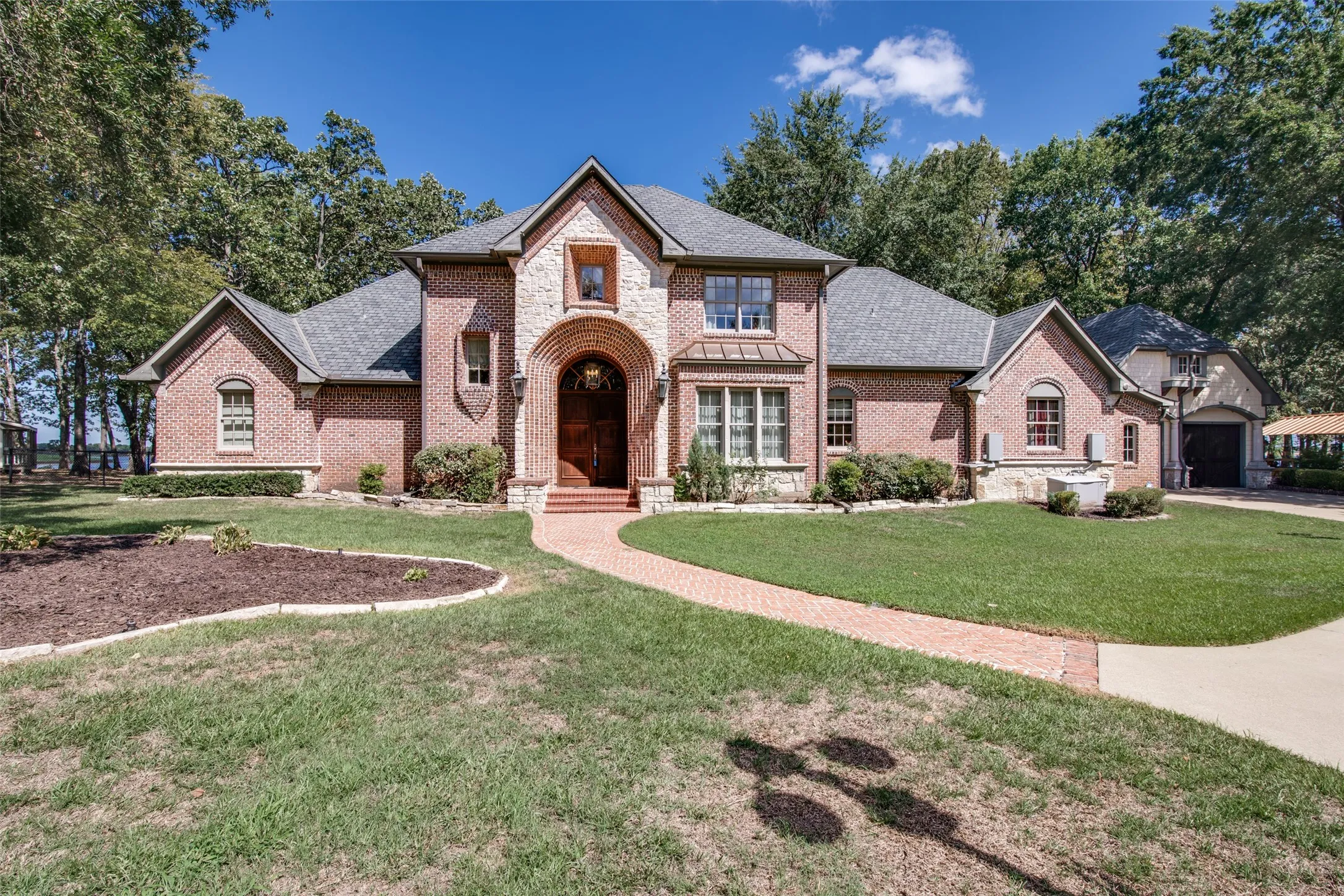 Single Family Residence For Sale in Wood County , 454 County Road 1516, Alba, Texas 75410, 4 Bedroom, 4 Bathroom, 3 Garage spaces, 5,750 Sqft, built in 1998, mls#21387630, Real Estate Agent in Alba, Homes For Sale in Wood county, Homes For Sale in Alba, Realtor in Alba Texas, Real Estate Brokerage Independent Realty Texas, Luminita Cordes Realtor