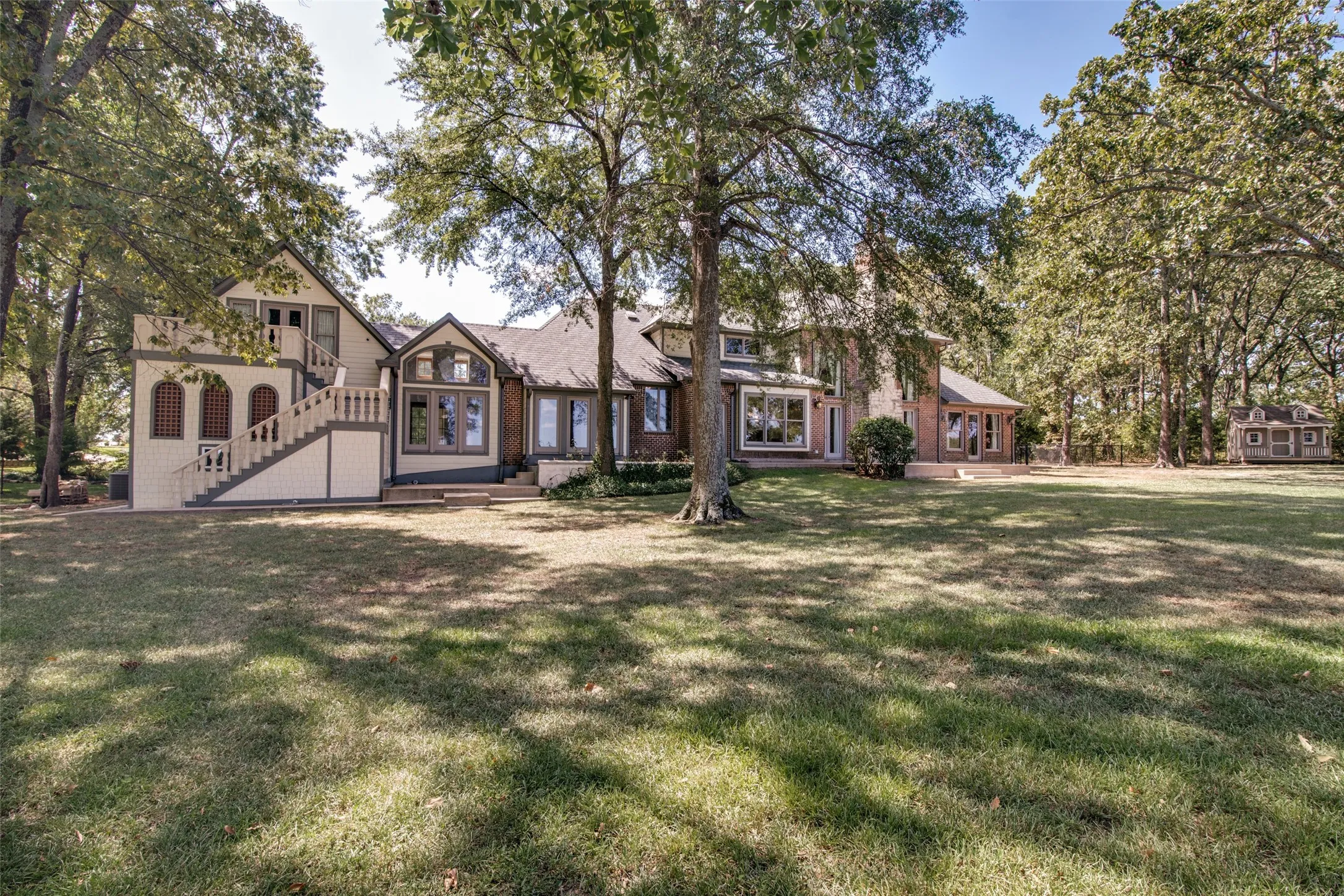 Single Family Residence For Sale in Wood County , 454 County Road 1516, Alba, Texas 75410, 4 Bedroom, 4 Bathroom, 3 Garage spaces, 5,750 Sqft, built in 1998, mls#21387630, Real Estate Agent in Alba, Homes For Sale in Wood county, Homes For Sale in Alba, Realtor in Alba Texas, Real Estate Brokerage Independent Realty Texas, Luminita Cordes Realtor