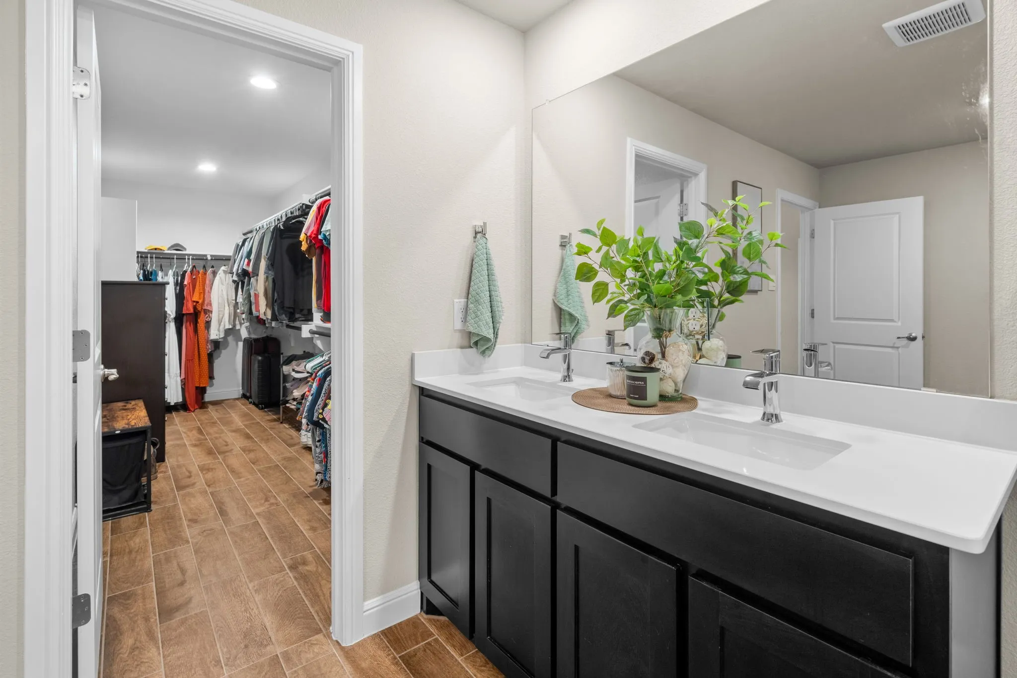 Single Family Residence For Sale in Dallas County , 1338 Rolling Meadows Drive, Cedar Hill, Texas 75104, 4 Bedroom, 2 Bathroom, 2 Garage spaces, 1,933 Sqft, built in 2023, mls#21386961, Real Estate Agent in Cedar Hill, Homes For Sale in Dallas county, Homes For Sale in Cedar Hill, Realtor in Cedar Hill Texas, Real Estate Brokerage Independent Realty Texas, Luminita Cordes Realtor