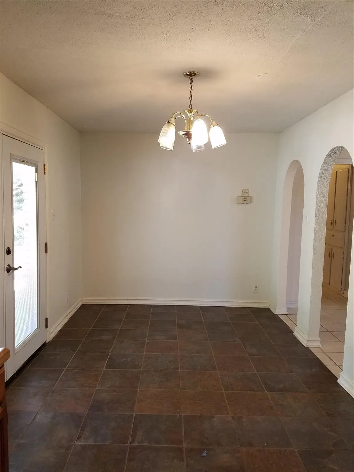 Single Family Residence For Rent in Tarrant County , 702 Jones Street, Euless, Texas 76040, 3 Bedroom, 2 Bathroom, 2 Garage spaces, 1,330 Sqft, built in 1962, mls#21385821, Real Estate Agent in Euless, Homes For Rent in Tarrant county, Homes For Rent in Euless, Realtor in Euless Texas, Real Estate Brokerage Independent Realty Texas, Luminita Cordes Realtor