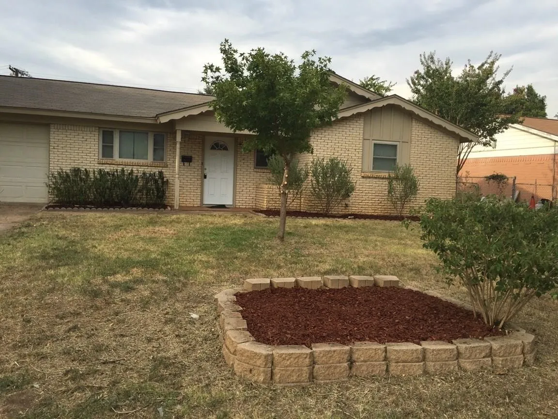 Single Family Residence For Rent in Tarrant County , 702 Jones Street, Euless, Texas 76040, 3 Bedroom, 2 Bathroom, 2 Garage spaces, 1,330 Sqft, built in 1962, mls#21385821, Real Estate Agent in Euless, Homes For Rent in Tarrant county, Homes For Rent in Euless, Realtor in Euless Texas, Real Estate Brokerage Independent Realty Texas, Luminita Cordes Realtor