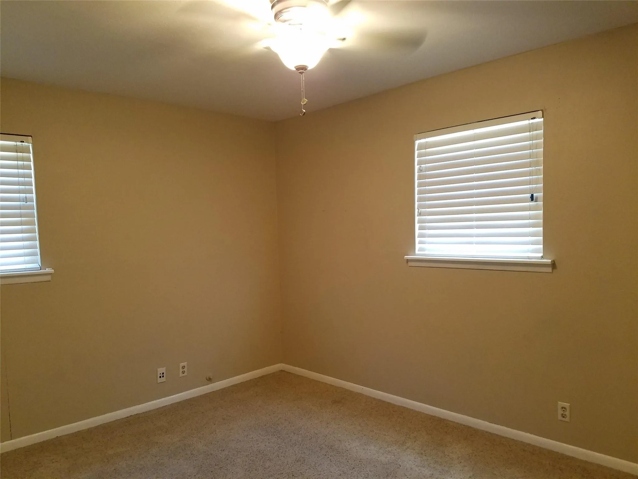 Single Family Residence For Rent in Tarrant County , 702 Jones Street, Euless, Texas 76040, 3 Bedroom, 2 Bathroom, 2 Garage spaces, 1,330 Sqft, built in 1962, mls#21385821, Real Estate Agent in Euless, Homes For Rent in Tarrant county, Homes For Rent in Euless, Realtor in Euless Texas, Real Estate Brokerage Independent Realty Texas, Luminita Cordes Realtor