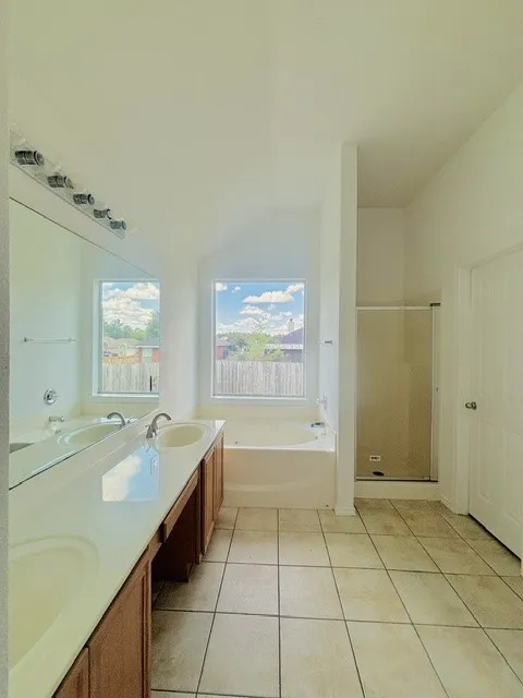 Single Family Residence For Sale in Smith County , 5300 Meadow Court, Flint, Texas 75762, 3 Bedroom, 2 Bathroom, 2 Garage spaces, 1,772 Sqft, built in 2004, mls#21386639, Real Estate Agent in Flint, Homes For Sale in Smith county, Homes For Sale in Flint, Realtor in Flint Texas, Real Estate Brokerage Independent Realty Texas, Luminita Cordes Realtor