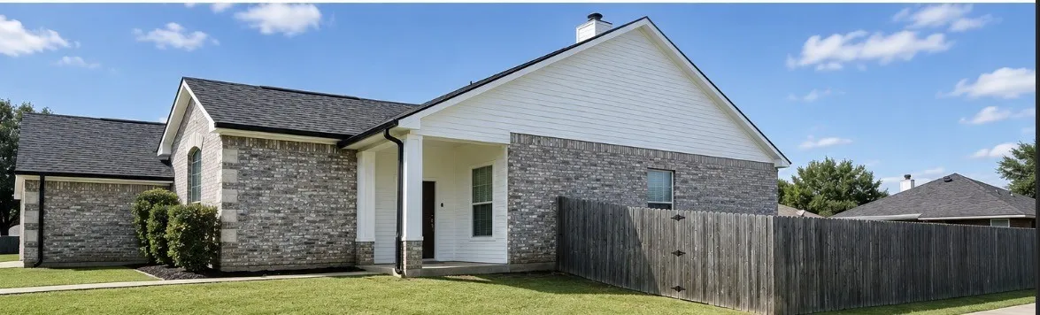 Single Family Residence For Sale in Smith County , 5300 Meadow Court, Flint, Texas 75762, 3 Bedroom, 2 Bathroom, 2 Garage spaces, 1,772 Sqft, built in 2004, mls#21386639, Real Estate Agent in Flint, Homes For Sale in Smith county, Homes For Sale in Flint, Realtor in Flint Texas, Real Estate Brokerage Independent Realty Texas, Luminita Cordes Realtor