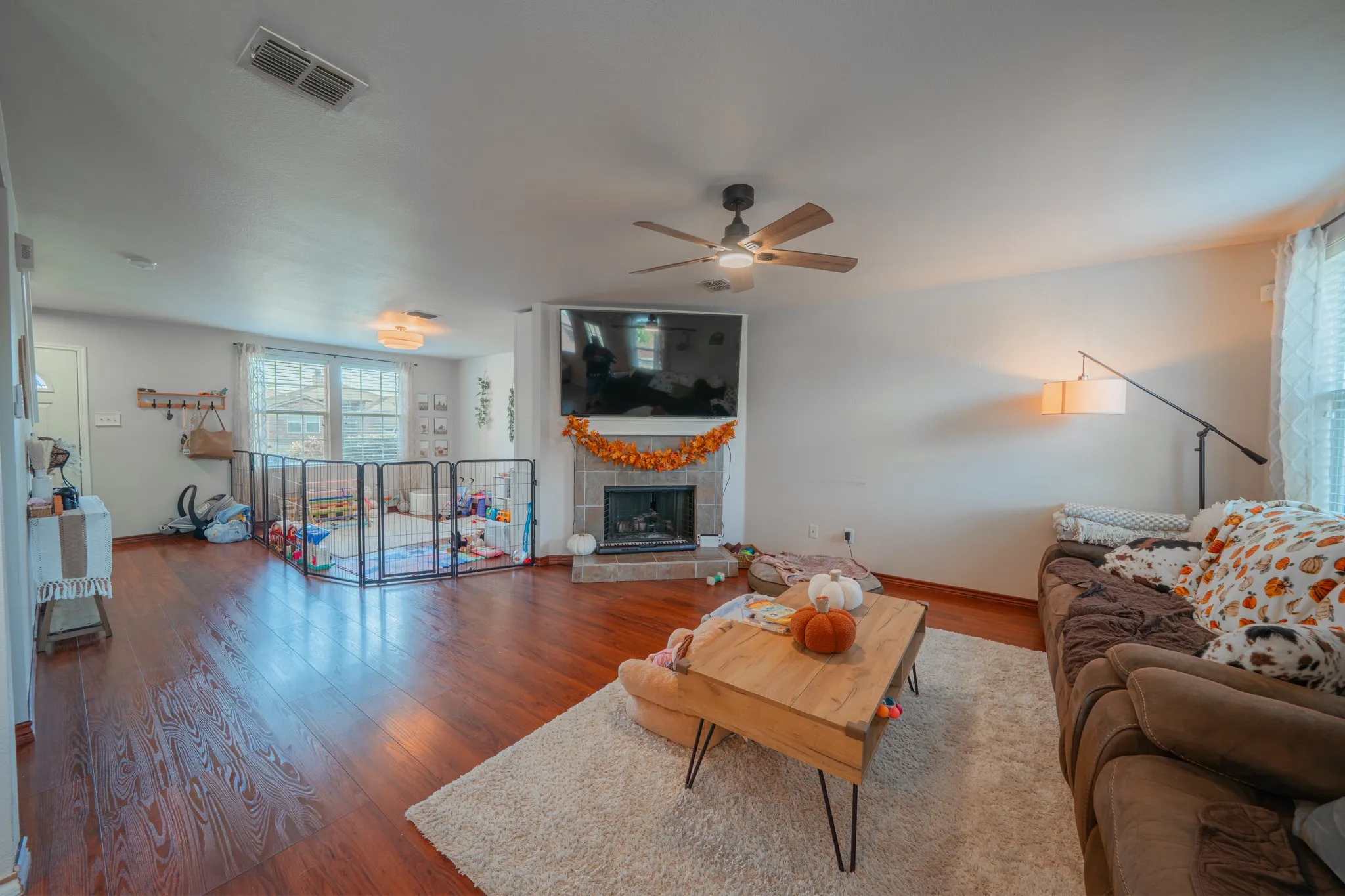 Single Family Residence For Sale in Tarrant County , 748 Granite Ridge Drive, Fort Worth, Texas 76179, 3 Bedroom, 3 Bathroom, 2 Garage spaces, 2,132 Sqft, built in 2005, mls#21387759, Real Estate Agent in Fort Worth, Homes For Sale in Tarrant county, Homes For Sale in Fort Worth, Realtor in Fort Worth Texas, Real Estate Brokerage Independent Realty Texas, Luminita Cordes Realtor