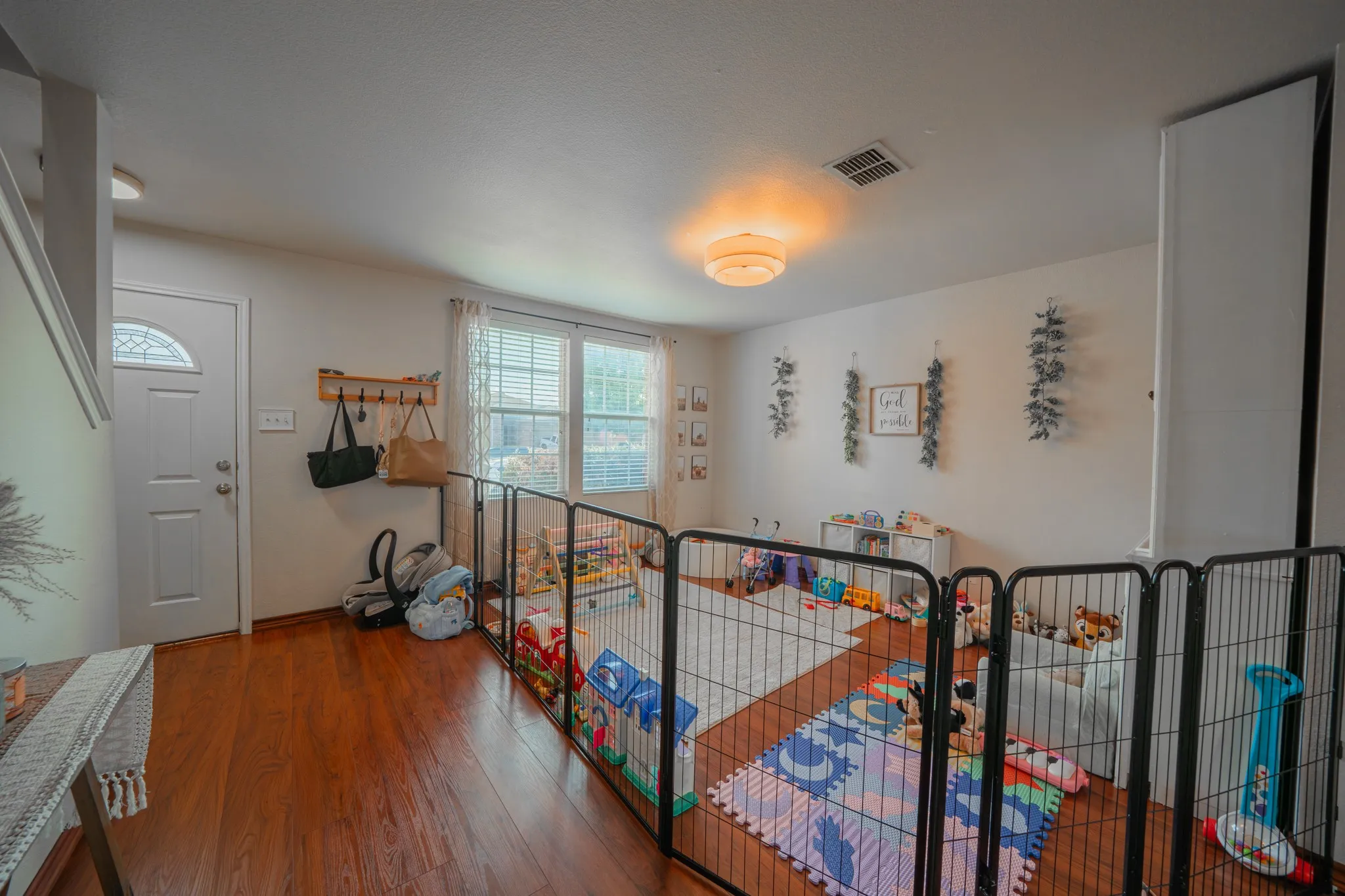 Single Family Residence For Sale in Tarrant County , 748 Granite Ridge Drive, Fort Worth, Texas 76179, 3 Bedroom, 3 Bathroom, 2 Garage spaces, 2,132 Sqft, built in 2005, mls#21387759, Real Estate Agent in Fort Worth, Homes For Sale in Tarrant county, Homes For Sale in Fort Worth, Realtor in Fort Worth Texas, Real Estate Brokerage Independent Realty Texas, Luminita Cordes Realtor