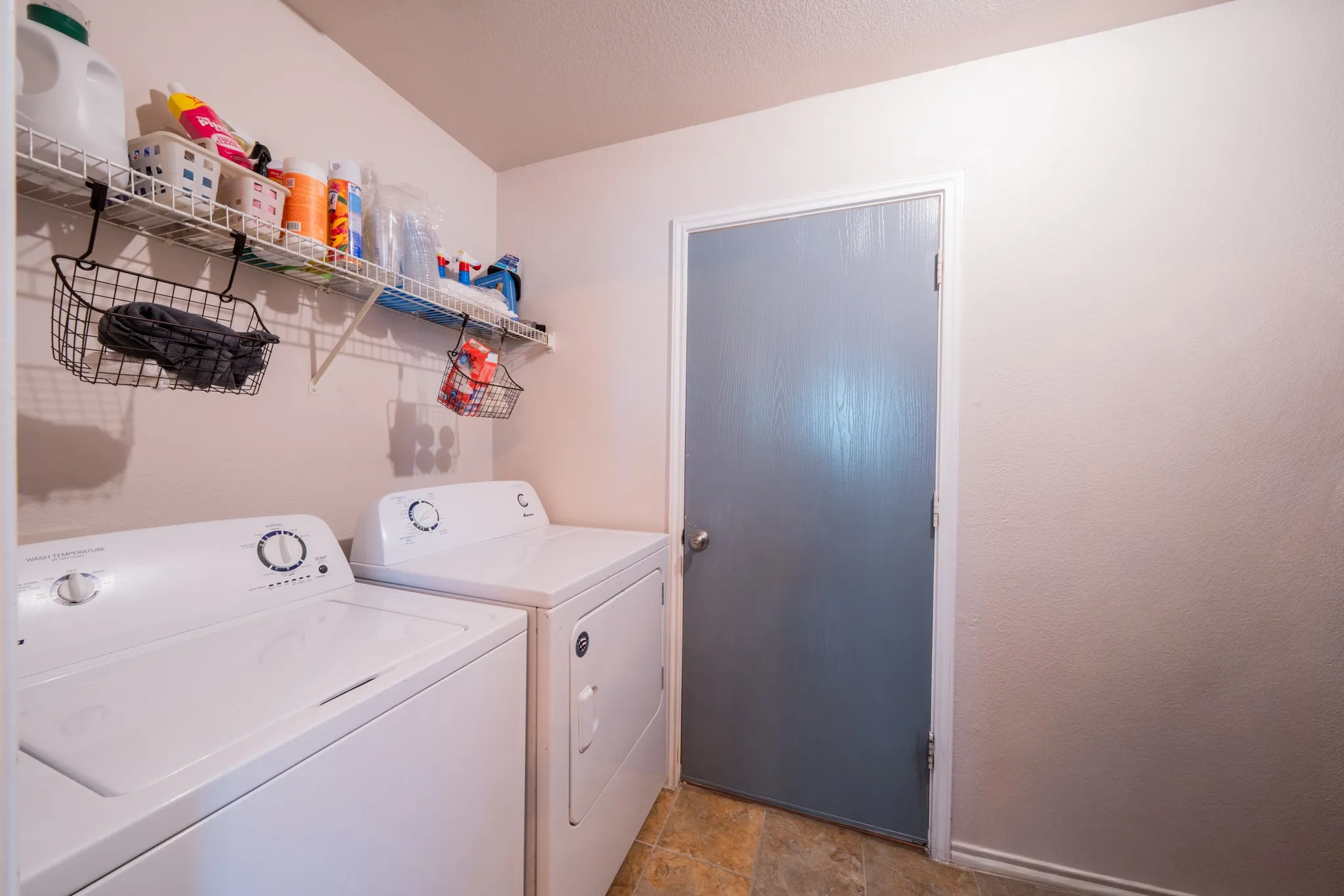 Single Family Residence For Sale in Tarrant County , 748 Granite Ridge Drive, Fort Worth, Texas 76179, 3 Bedroom, 3 Bathroom, 2 Garage spaces, 2,132 Sqft, built in 2005, mls#21387759, Real Estate Agent in Fort Worth, Homes For Sale in Tarrant county, Homes For Sale in Fort Worth, Realtor in Fort Worth Texas, Real Estate Brokerage Independent Realty Texas, Luminita Cordes Realtor