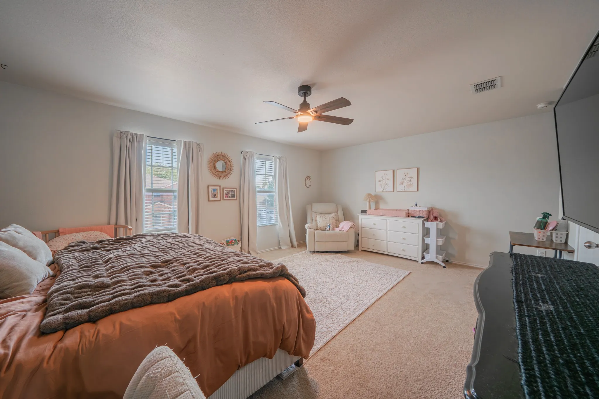 Single Family Residence For Sale in Tarrant County , 748 Granite Ridge Drive, Fort Worth, Texas 76179, 3 Bedroom, 3 Bathroom, 2 Garage spaces, 2,132 Sqft, built in 2005, mls#21387759, Real Estate Agent in Fort Worth, Homes For Sale in Tarrant county, Homes For Sale in Fort Worth, Realtor in Fort Worth Texas, Real Estate Brokerage Independent Realty Texas, Luminita Cordes Realtor