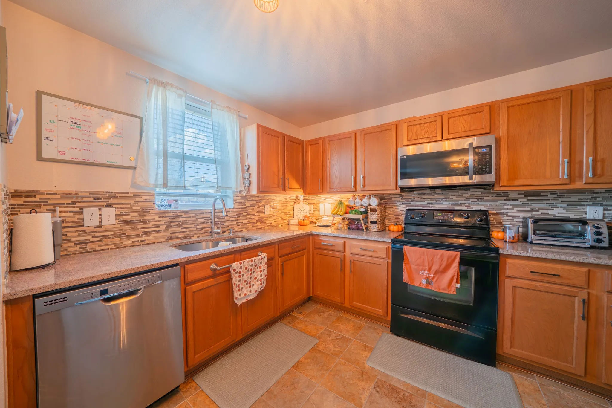 Single Family Residence For Sale in Tarrant County , 748 Granite Ridge Drive, Fort Worth, Texas 76179, 3 Bedroom, 3 Bathroom, 2 Garage spaces, 2,132 Sqft, built in 2005, mls#21387759, Real Estate Agent in Fort Worth, Homes For Sale in Tarrant county, Homes For Sale in Fort Worth, Realtor in Fort Worth Texas, Real Estate Brokerage Independent Realty Texas, Luminita Cordes Realtor