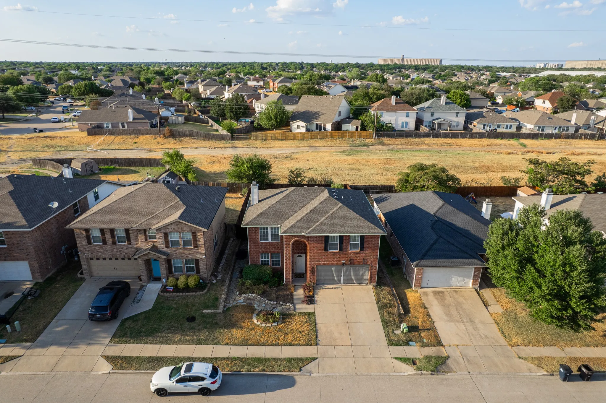 Single Family Residence For Sale in Tarrant County , 748 Granite Ridge Drive, Fort Worth, Texas 76179, 3 Bedroom, 3 Bathroom, 2 Garage spaces, 2,132 Sqft, built in 2005, mls#21387759, Real Estate Agent in Fort Worth, Homes For Sale in Tarrant county, Homes For Sale in Fort Worth, Realtor in Fort Worth Texas, Real Estate Brokerage Independent Realty Texas, Luminita Cordes Realtor