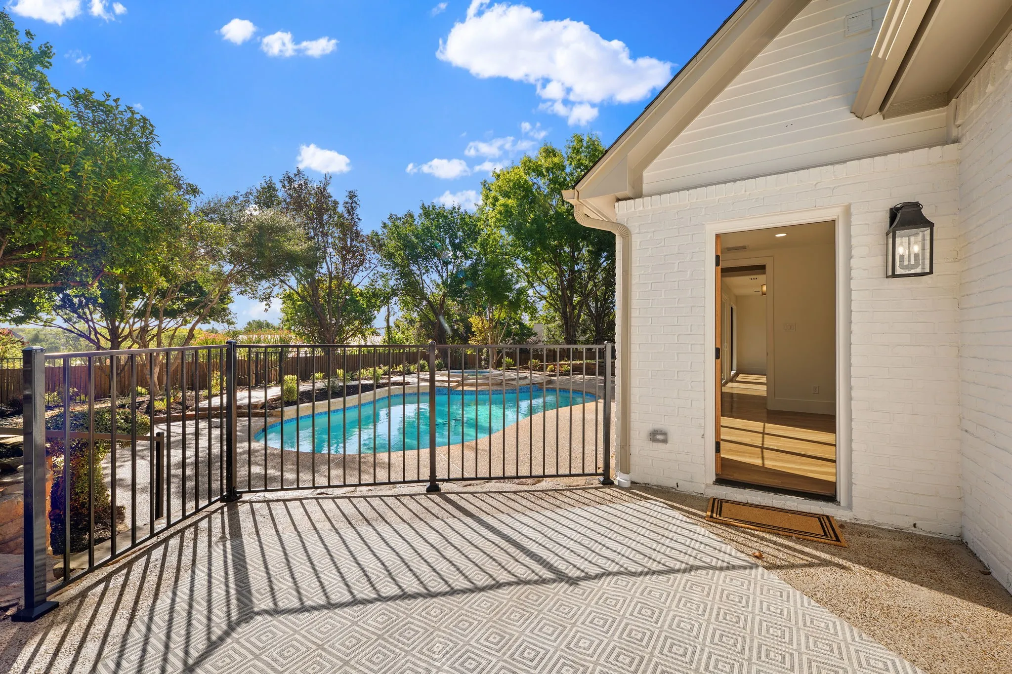 Single Family Residence For Sale in Tarrant County , 1042 Diamond Boulevard, Southlake, Texas 76092, 4 Bedroom, 5 Bathroom, 3 Garage spaces, 4,419 Sqft, built in 1985, mls#21387674, Real Estate Agent in Southlake, Homes For Sale in Tarrant county, Homes For Sale in Southlake, Realtor in Southlake Texas, Real Estate Brokerage Independent Realty Texas, Luminita Cordes Realtor
