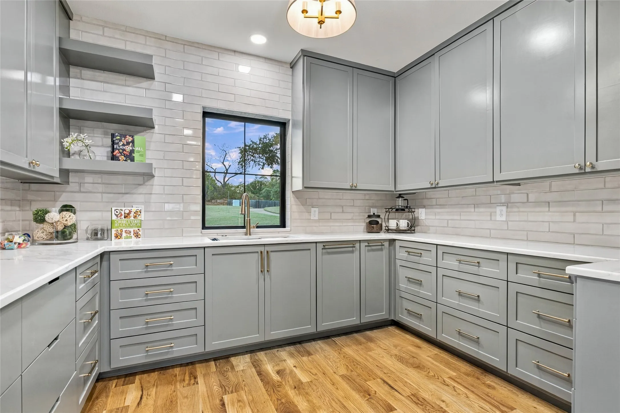 Single Family Residence For Sale in Tarrant County , 1042 Diamond Boulevard, Southlake, Texas 76092, 4 Bedroom, 5 Bathroom, 3 Garage spaces, 4,419 Sqft, built in 1985, mls#21387674, Real Estate Agent in Southlake, Homes For Sale in Tarrant county, Homes For Sale in Southlake, Realtor in Southlake Texas, Real Estate Brokerage Independent Realty Texas, Luminita Cordes Realtor