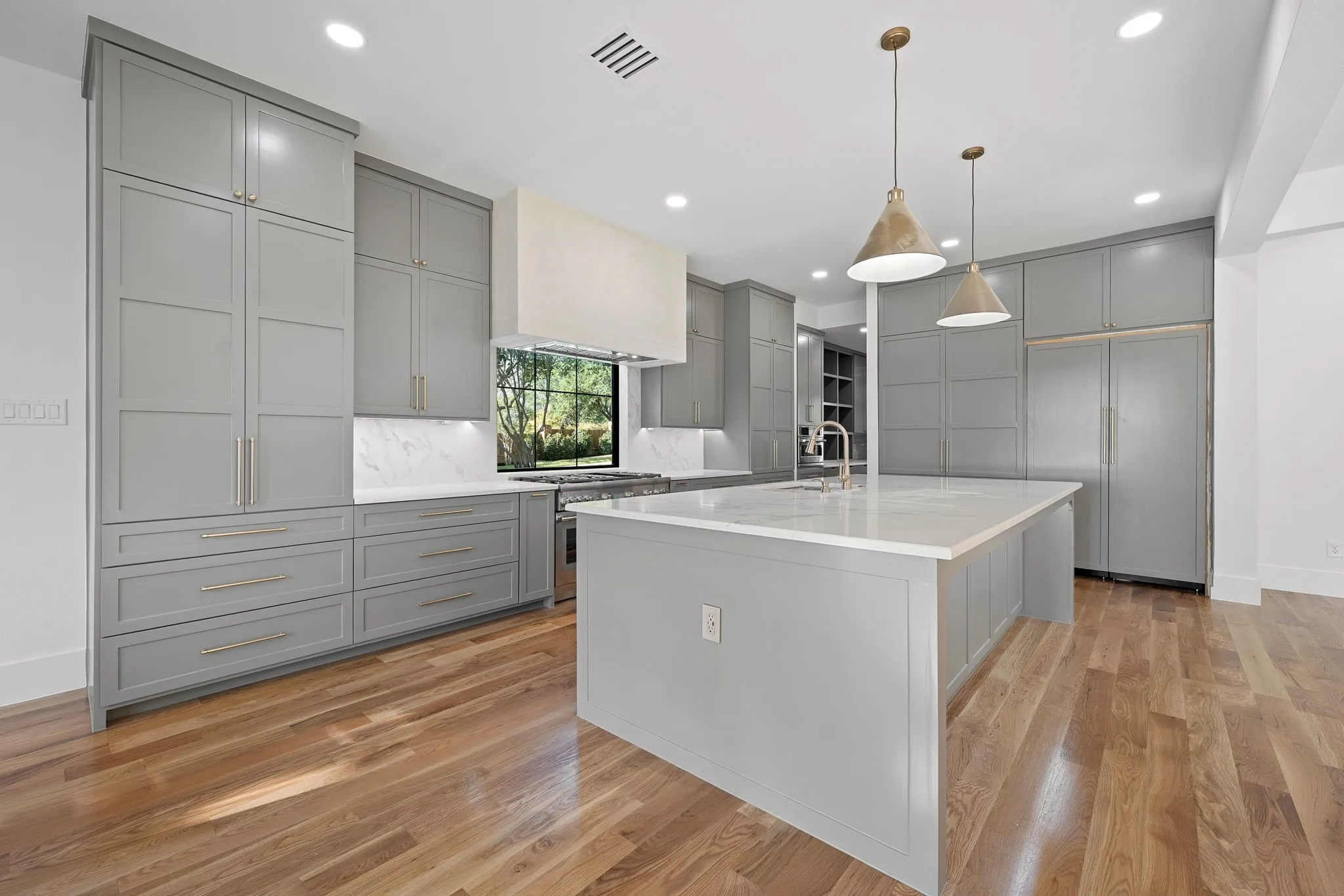 Single Family Residence For Sale in Tarrant County , 1042 Diamond Boulevard, Southlake, Texas 76092, 4 Bedroom, 5 Bathroom, 3 Garage spaces, 4,419 Sqft, built in 1985, mls#21387674, Real Estate Agent in Southlake, Homes For Sale in Tarrant county, Homes For Sale in Southlake, Realtor in Southlake Texas, Real Estate Brokerage Independent Realty Texas, Luminita Cordes Realtor