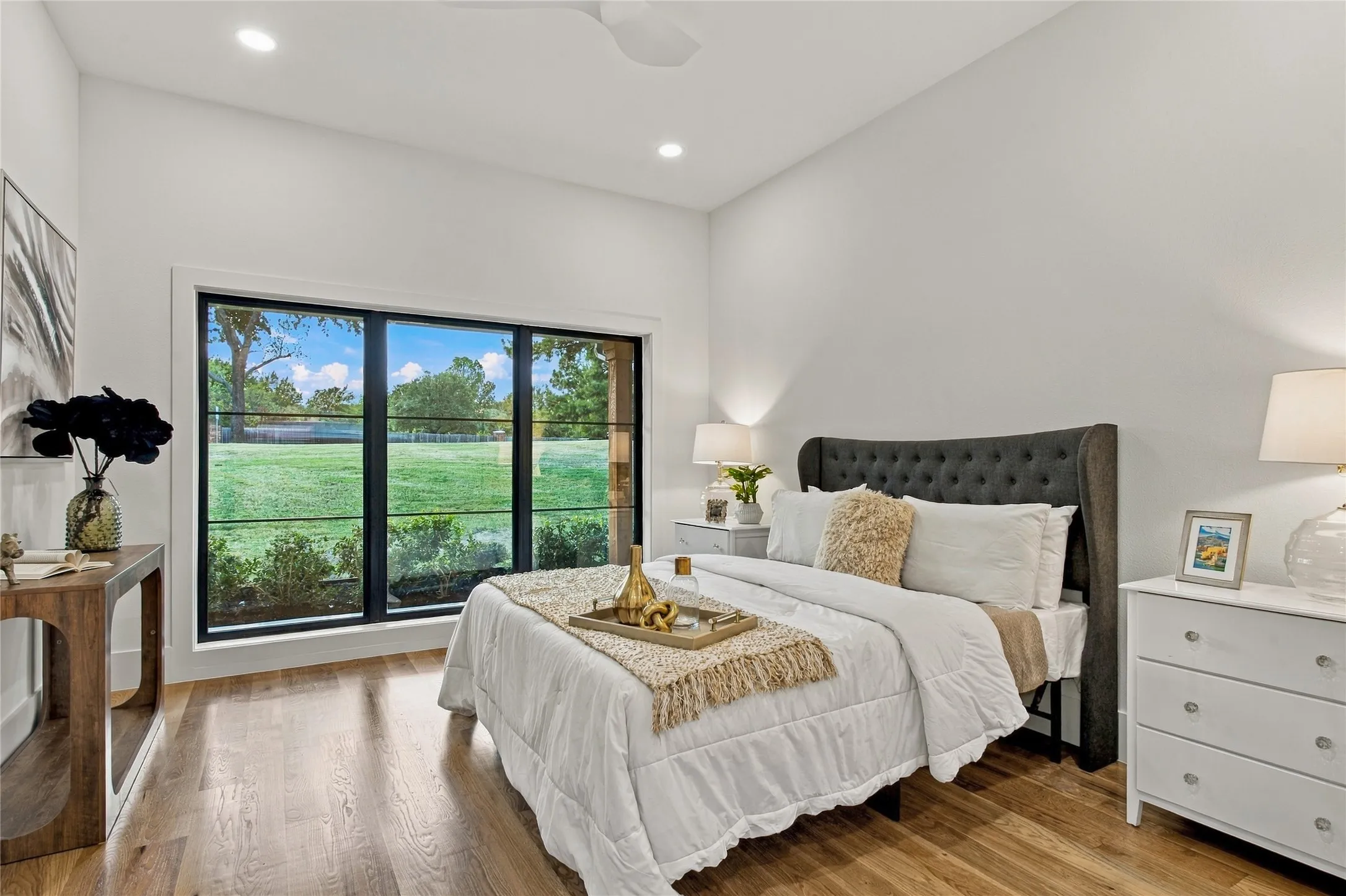 Single Family Residence For Sale in Tarrant County , 1042 Diamond Boulevard, Southlake, Texas 76092, 4 Bedroom, 5 Bathroom, 3 Garage spaces, 4,419 Sqft, built in 1985, mls#21387674, Real Estate Agent in Southlake, Homes For Sale in Tarrant county, Homes For Sale in Southlake, Realtor in Southlake Texas, Real Estate Brokerage Independent Realty Texas, Luminita Cordes Realtor