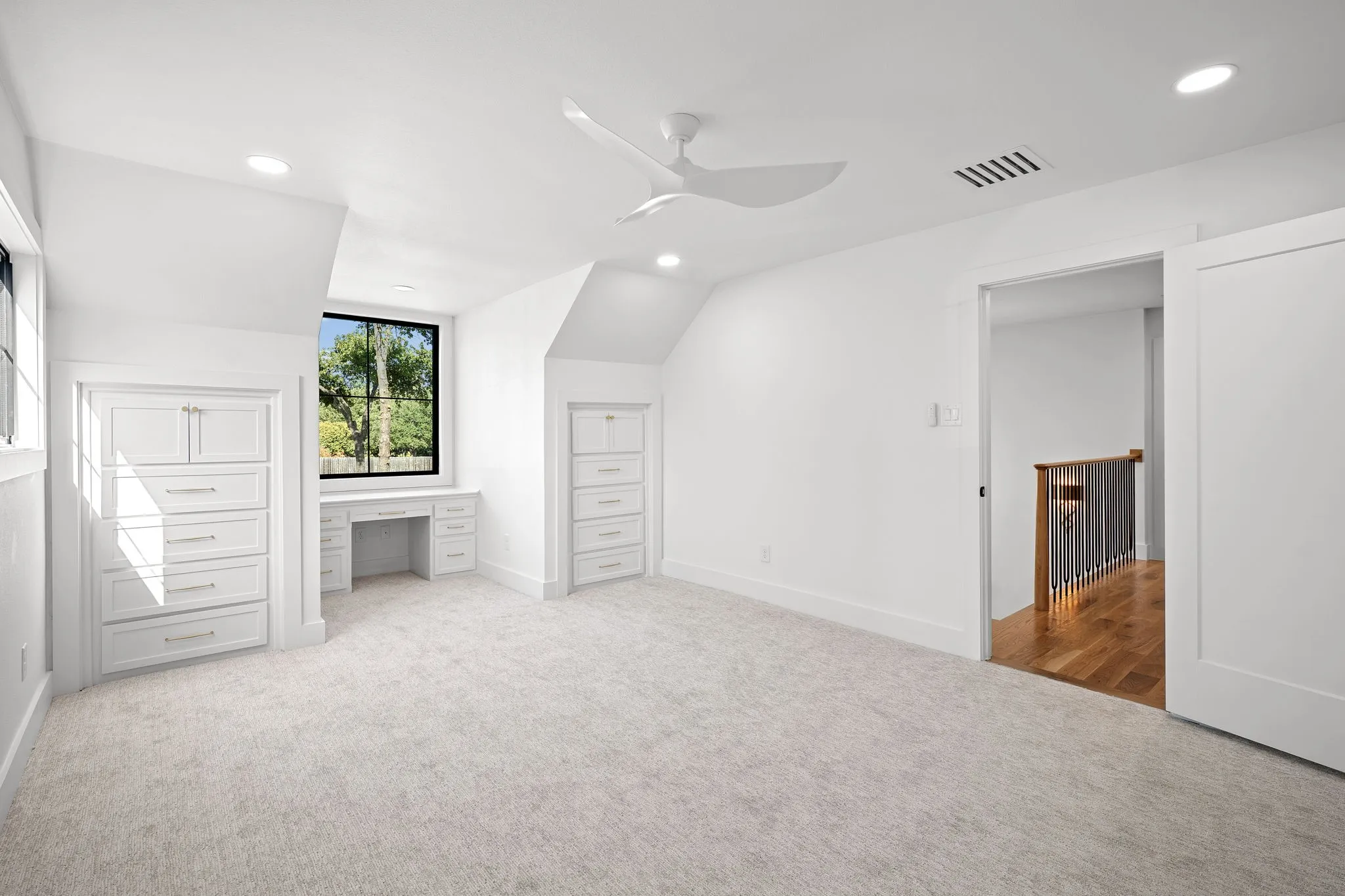 Single Family Residence For Sale in Tarrant County , 1042 Diamond Boulevard, Southlake, Texas 76092, 4 Bedroom, 5 Bathroom, 3 Garage spaces, 4,419 Sqft, built in 1985, mls#21387674, Real Estate Agent in Southlake, Homes For Sale in Tarrant county, Homes For Sale in Southlake, Realtor in Southlake Texas, Real Estate Brokerage Independent Realty Texas, Luminita Cordes Realtor
