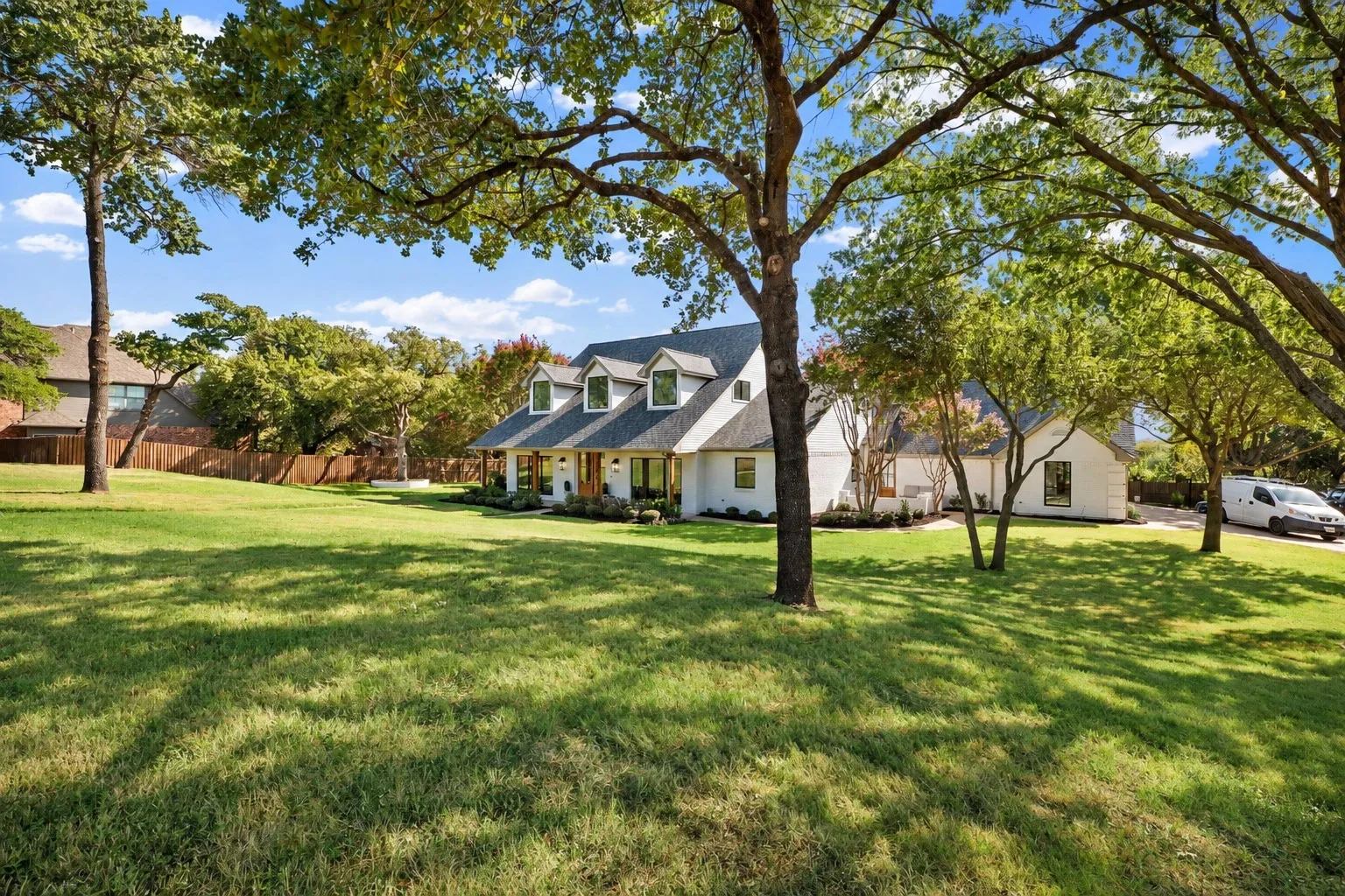 Single Family Residence For Sale in Tarrant County , 1042 Diamond Boulevard, Southlake, Texas 76092, 4 Bedroom, 5 Bathroom, 3 Garage spaces, 4,419 Sqft, built in 1985, mls#21387674, Real Estate Agent in Southlake, Homes For Sale in Tarrant county, Homes For Sale in Southlake, Realtor in Southlake Texas, Real Estate Brokerage Independent Realty Texas, Luminita Cordes Realtor