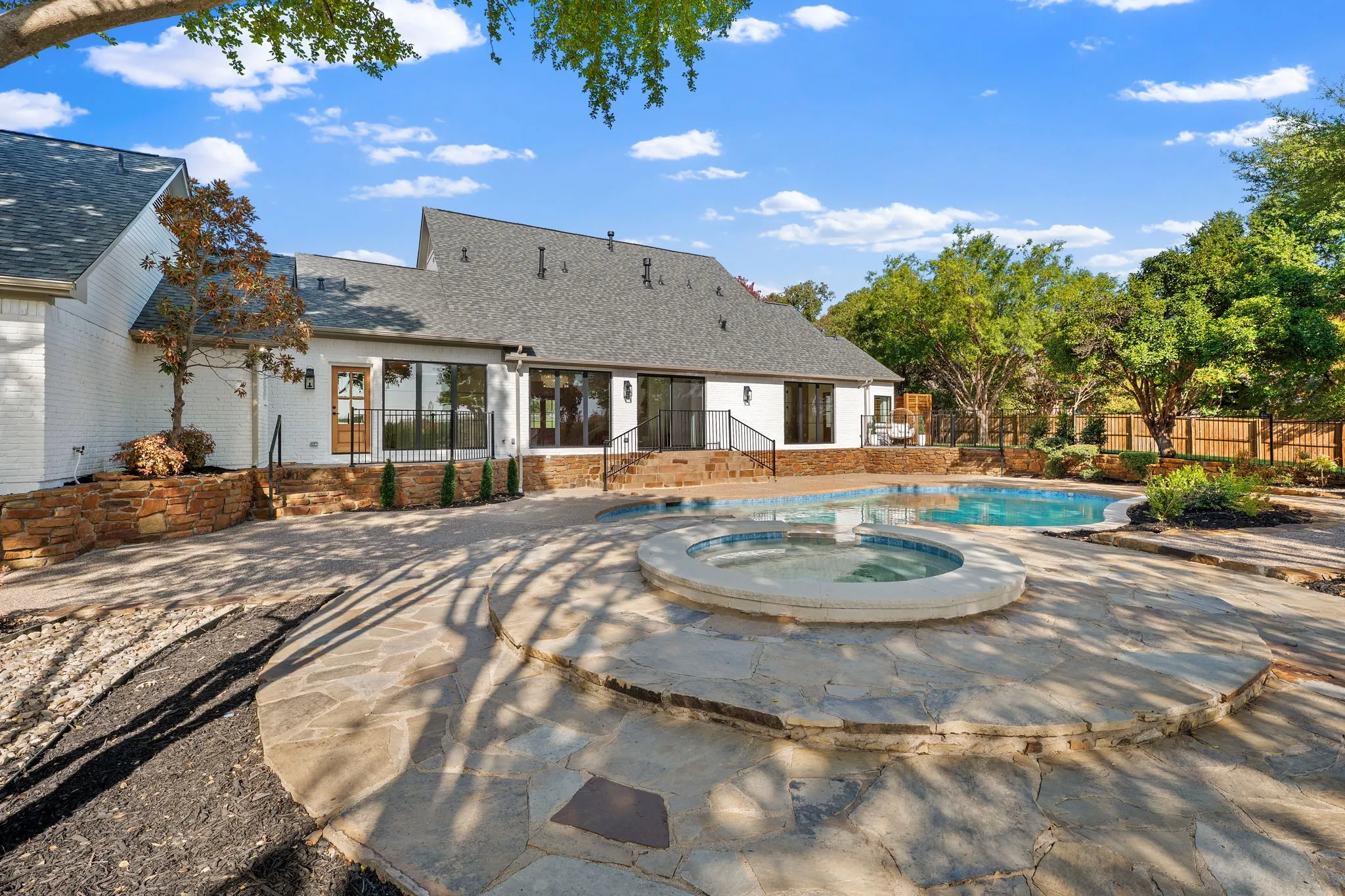 Single Family Residence For Sale in Tarrant County , 1042 Diamond Boulevard, Southlake, Texas 76092, 4 Bedroom, 5 Bathroom, 3 Garage spaces, 4,419 Sqft, built in 1985, mls#21387674, Real Estate Agent in Southlake, Homes For Sale in Tarrant county, Homes For Sale in Southlake, Realtor in Southlake Texas, Real Estate Brokerage Independent Realty Texas, Luminita Cordes Realtor