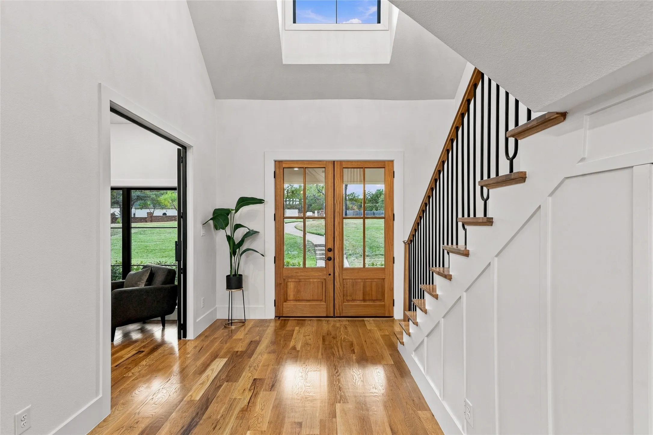 Single Family Residence For Sale in Tarrant County , 1042 Diamond Boulevard, Southlake, Texas 76092, 4 Bedroom, 5 Bathroom, 3 Garage spaces, 4,419 Sqft, built in 1985, mls#21387674, Real Estate Agent in Southlake, Homes For Sale in Tarrant county, Homes For Sale in Southlake, Realtor in Southlake Texas, Real Estate Brokerage Independent Realty Texas, Luminita Cordes Realtor