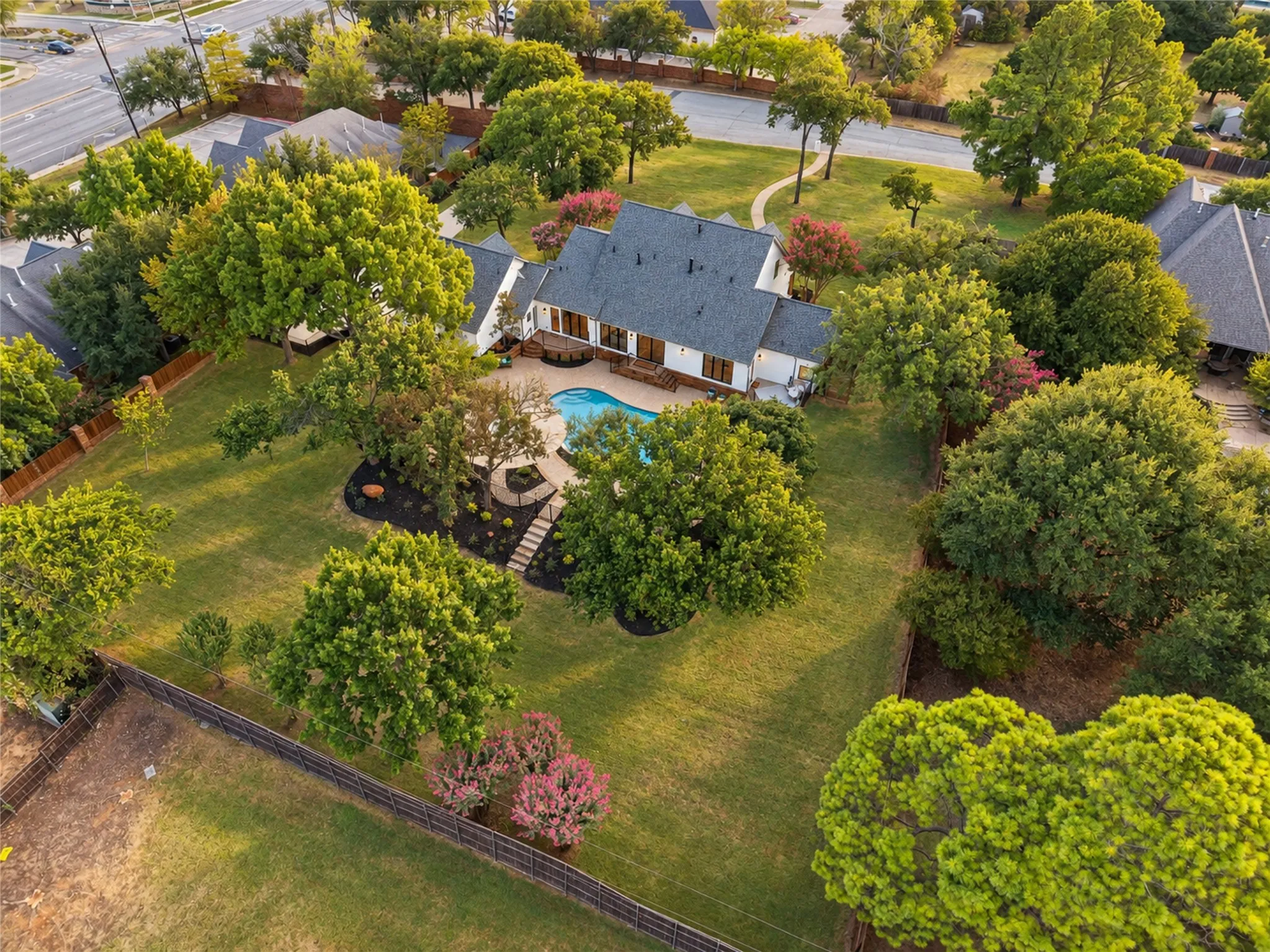 Single Family Residence For Sale in Tarrant County , 1042 Diamond Boulevard, Southlake, Texas 76092, 4 Bedroom, 5 Bathroom, 3 Garage spaces, 4,419 Sqft, built in 1985, mls#21387674, Real Estate Agent in Southlake, Homes For Sale in Tarrant county, Homes For Sale in Southlake, Realtor in Southlake Texas, Real Estate Brokerage Independent Realty Texas, Luminita Cordes Realtor