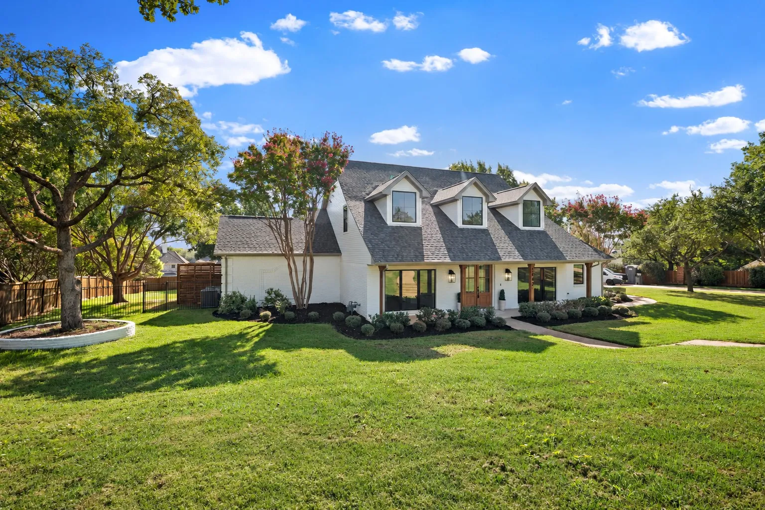 Single Family Residence For Sale in Tarrant County , 1042 Diamond Boulevard, Southlake, Texas 76092, 4 Bedroom, 5 Bathroom, 3 Garage spaces, 4,419 Sqft, built in 1985, mls#21387674, Real Estate Agent in Southlake, Homes For Sale in Tarrant county, Homes For Sale in Southlake, Realtor in Southlake Texas, Real Estate Brokerage Independent Realty Texas, Luminita Cordes Realtor