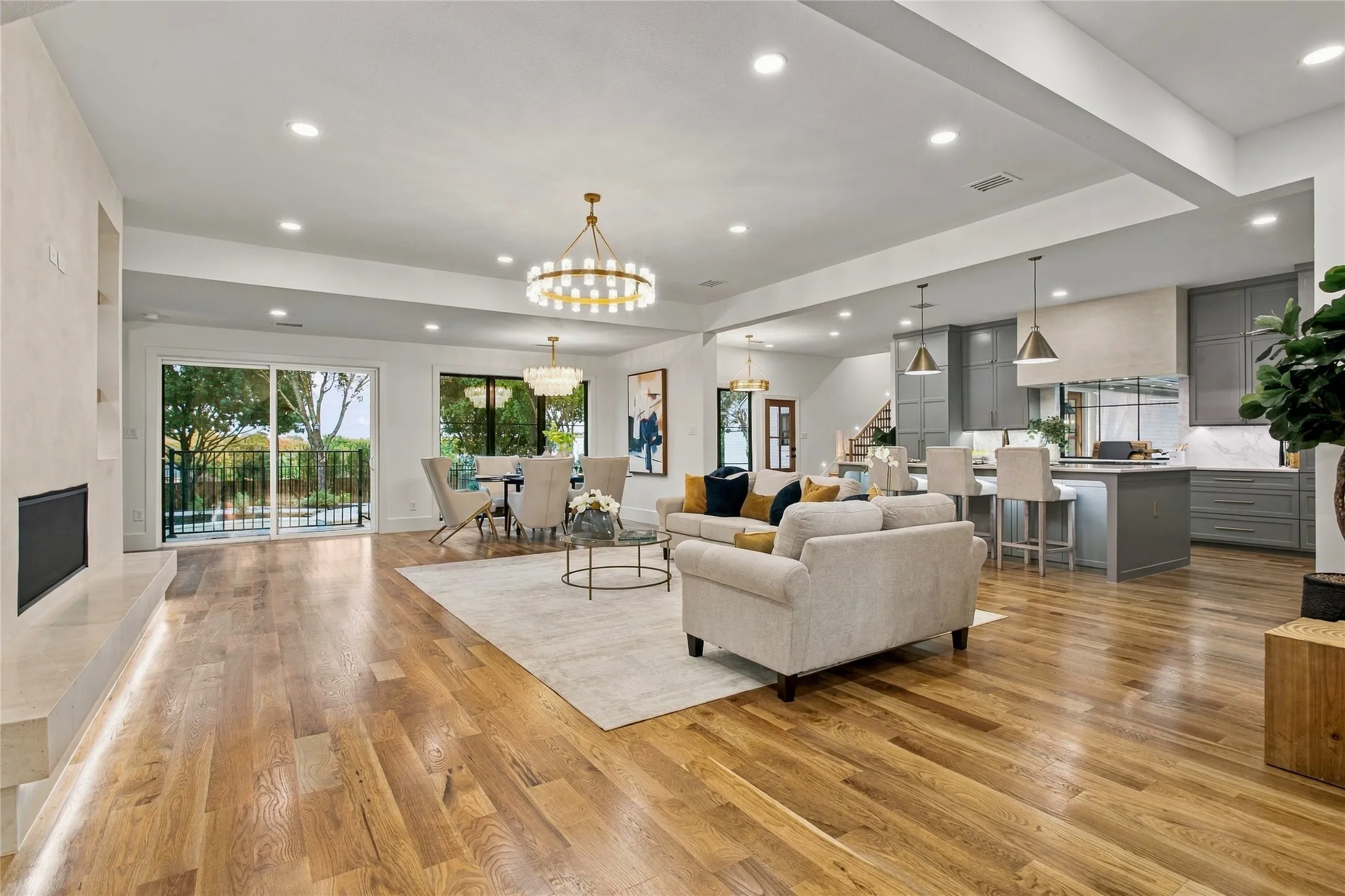 Single Family Residence For Sale in Tarrant County , 1042 Diamond Boulevard, Southlake, Texas 76092, 4 Bedroom, 5 Bathroom, 3 Garage spaces, 4,419 Sqft, built in 1985, mls#21387674, Real Estate Agent in Southlake, Homes For Sale in Tarrant county, Homes For Sale in Southlake, Realtor in Southlake Texas, Real Estate Brokerage Independent Realty Texas, Luminita Cordes Realtor