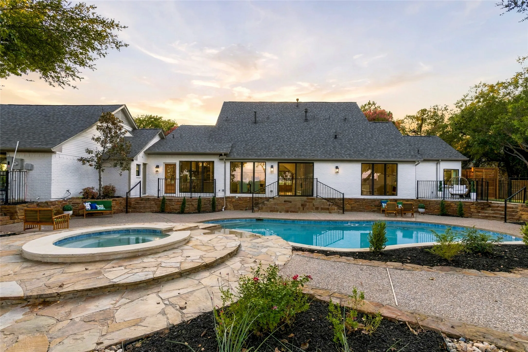 Single Family Residence For Sale in Tarrant County , 1042 Diamond Boulevard, Southlake, Texas 76092, 4 Bedroom, 5 Bathroom, 3 Garage spaces, 4,419 Sqft, built in 1985, mls#21387674, Real Estate Agent in Southlake, Homes For Sale in Tarrant county, Homes For Sale in Southlake, Realtor in Southlake Texas, Real Estate Brokerage Independent Realty Texas, Luminita Cordes Realtor