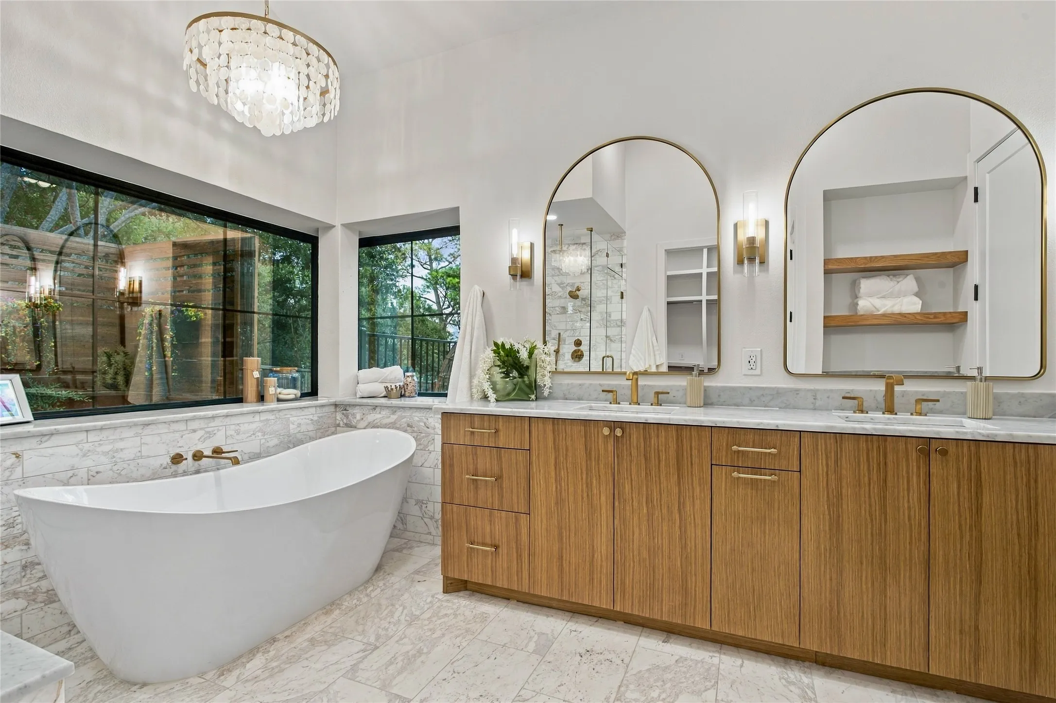 Single Family Residence For Sale in Tarrant County , 1042 Diamond Boulevard, Southlake, Texas 76092, 4 Bedroom, 5 Bathroom, 3 Garage spaces, 4,419 Sqft, built in 1985, mls#21387674, Real Estate Agent in Southlake, Homes For Sale in Tarrant county, Homes For Sale in Southlake, Realtor in Southlake Texas, Real Estate Brokerage Independent Realty Texas, Luminita Cordes Realtor