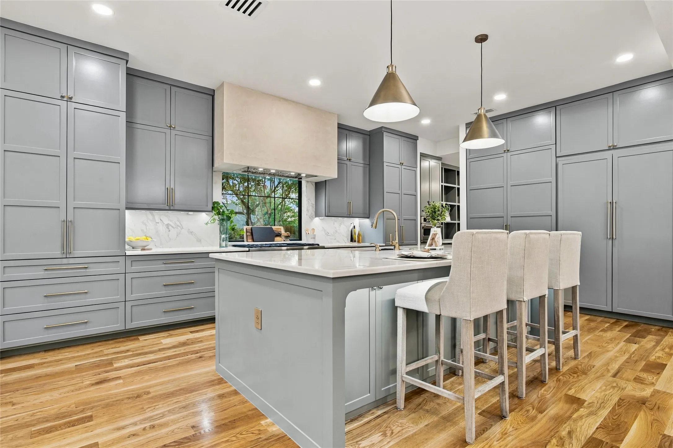 Single Family Residence For Sale in Tarrant County , 1042 Diamond Boulevard, Southlake, Texas 76092, 4 Bedroom, 5 Bathroom, 3 Garage spaces, 4,419 Sqft, built in 1985, mls#21387674, Real Estate Agent in Southlake, Homes For Sale in Tarrant county, Homes For Sale in Southlake, Realtor in Southlake Texas, Real Estate Brokerage Independent Realty Texas, Luminita Cordes Realtor