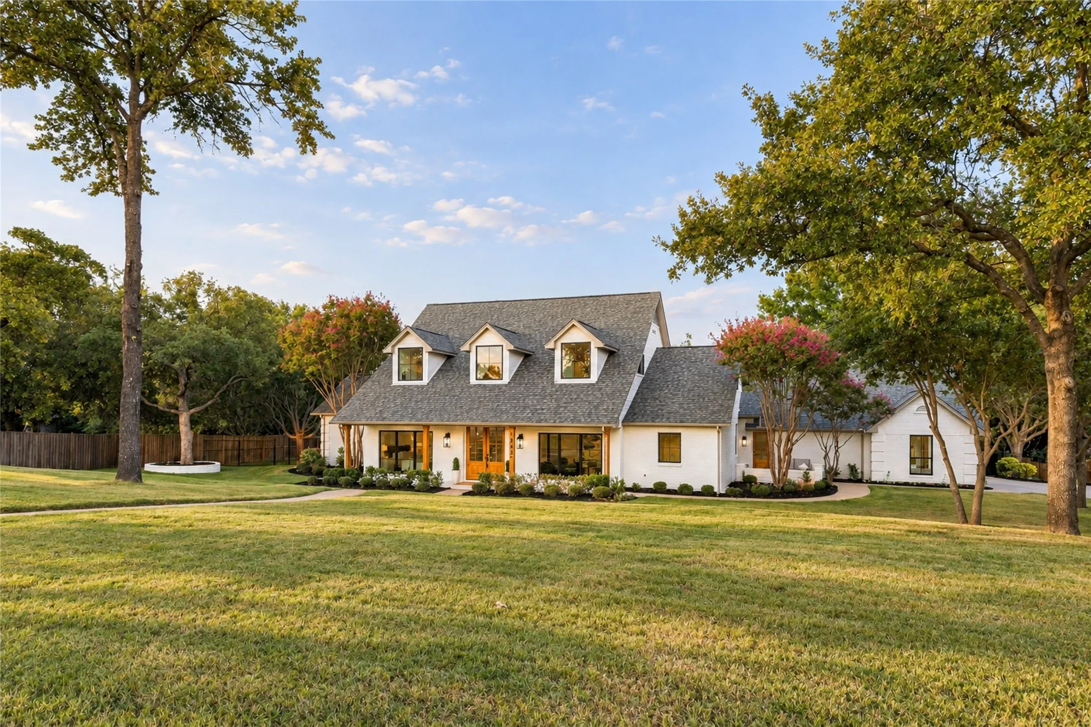 Single Family Residence For Sale in Tarrant County , 1042 Diamond Boulevard, Southlake, Texas 76092, 4 Bedroom, 5 Bathroom, 3 Garage spaces, 4,419 Sqft, built in 1985, mls#21387674, Real Estate Agent in Southlake, Homes For Sale in Tarrant county, Homes For Sale in Southlake, Realtor in Southlake Texas, Real Estate Brokerage Independent Realty Texas, Luminita Cordes Realtor