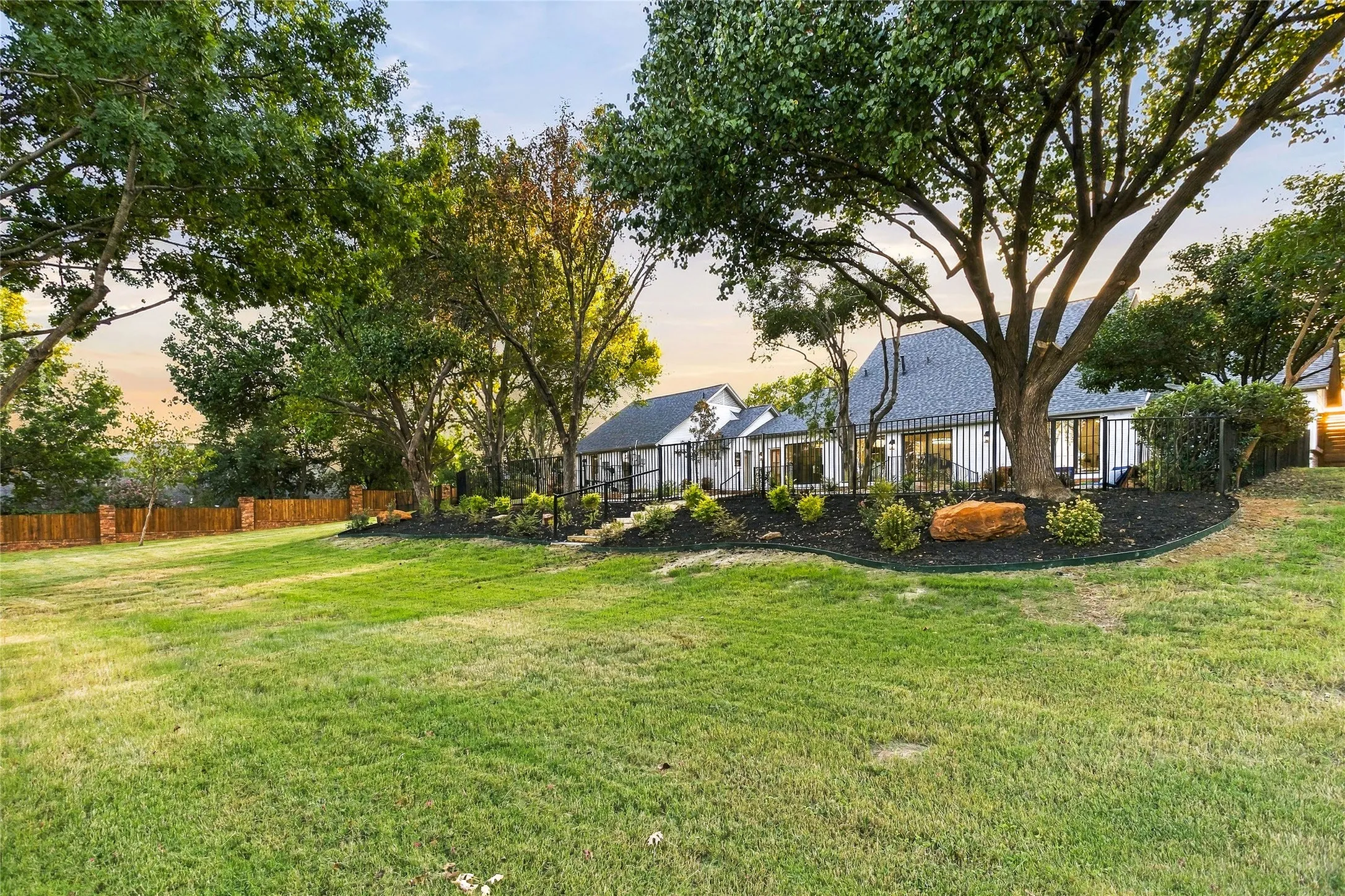 Single Family Residence For Sale in Tarrant County , 1042 Diamond Boulevard, Southlake, Texas 76092, 4 Bedroom, 5 Bathroom, 3 Garage spaces, 4,419 Sqft, built in 1985, mls#21387674, Real Estate Agent in Southlake, Homes For Sale in Tarrant county, Homes For Sale in Southlake, Realtor in Southlake Texas, Real Estate Brokerage Independent Realty Texas, Luminita Cordes Realtor
