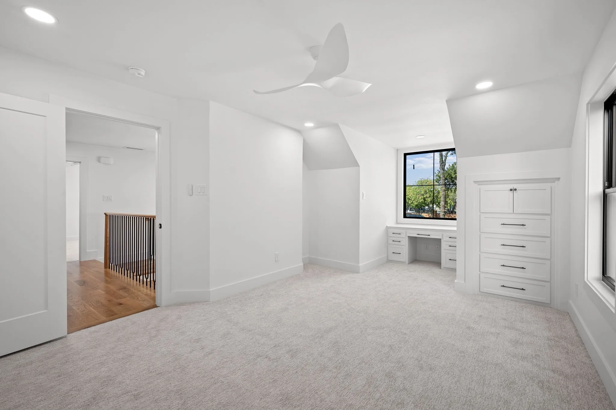 Single Family Residence For Sale in Tarrant County , 1042 Diamond Boulevard, Southlake, Texas 76092, 4 Bedroom, 5 Bathroom, 3 Garage spaces, 4,419 Sqft, built in 1985, mls#21387674, Real Estate Agent in Southlake, Homes For Sale in Tarrant county, Homes For Sale in Southlake, Realtor in Southlake Texas, Real Estate Brokerage Independent Realty Texas, Luminita Cordes Realtor