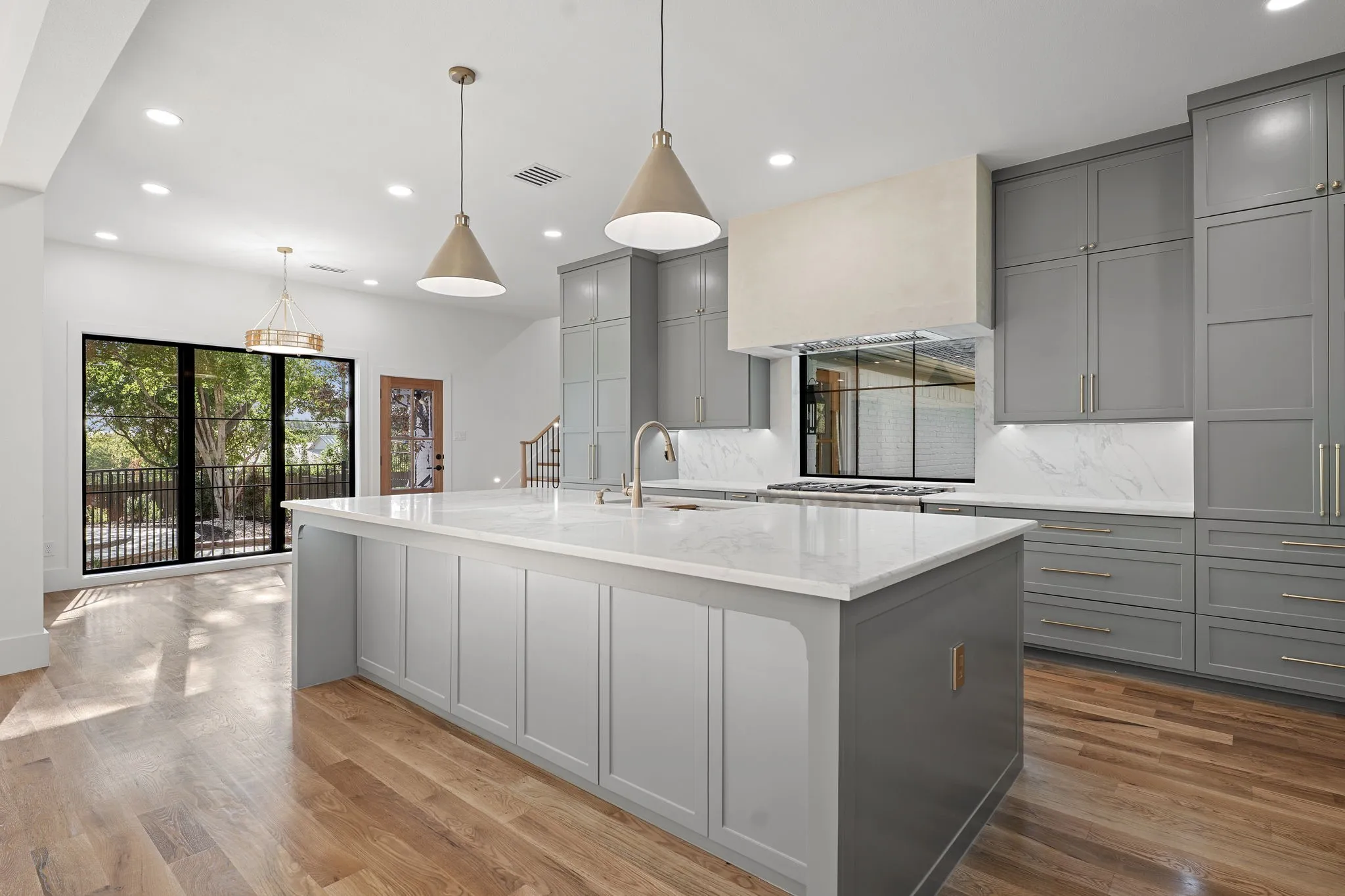 Single Family Residence For Sale in Tarrant County , 1042 Diamond Boulevard, Southlake, Texas 76092, 4 Bedroom, 5 Bathroom, 3 Garage spaces, 4,419 Sqft, built in 1985, mls#21387674, Real Estate Agent in Southlake, Homes For Sale in Tarrant county, Homes For Sale in Southlake, Realtor in Southlake Texas, Real Estate Brokerage Independent Realty Texas, Luminita Cordes Realtor