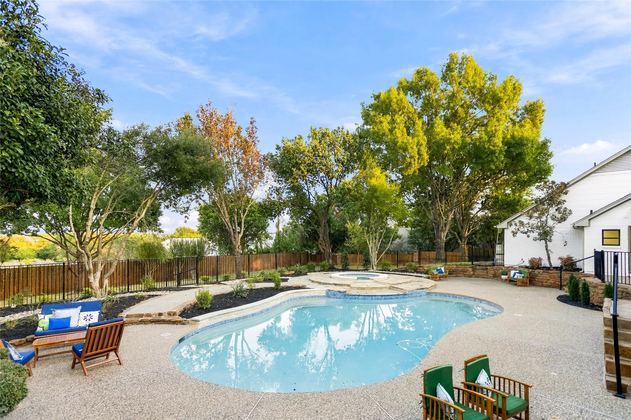 Single Family Residence For Sale in Tarrant County , 1042 Diamond Boulevard, Southlake, Texas 76092, 4 Bedroom, 5 Bathroom, 3 Garage spaces, 4,419 Sqft, built in 1985, mls#21387674, Real Estate Agent in Southlake, Homes For Sale in Tarrant county, Homes For Sale in Southlake, Realtor in Southlake Texas, Real Estate Brokerage Independent Realty Texas, Luminita Cordes Realtor