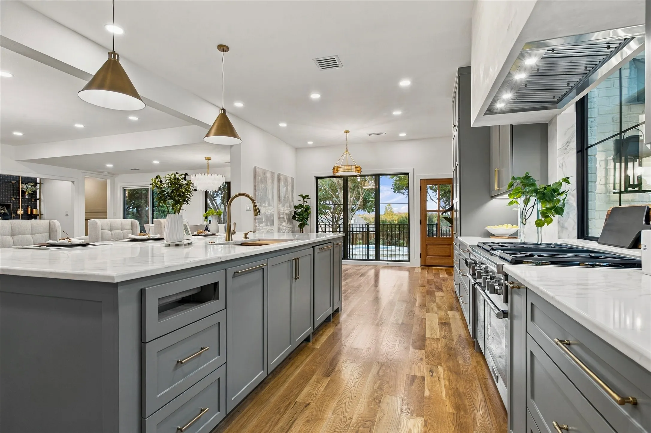 Single Family Residence For Sale in Tarrant County , 1042 Diamond Boulevard, Southlake, Texas 76092, 4 Bedroom, 5 Bathroom, 3 Garage spaces, 4,419 Sqft, built in 1985, mls#21387674, Real Estate Agent in Southlake, Homes For Sale in Tarrant county, Homes For Sale in Southlake, Realtor in Southlake Texas, Real Estate Brokerage Independent Realty Texas, Luminita Cordes Realtor