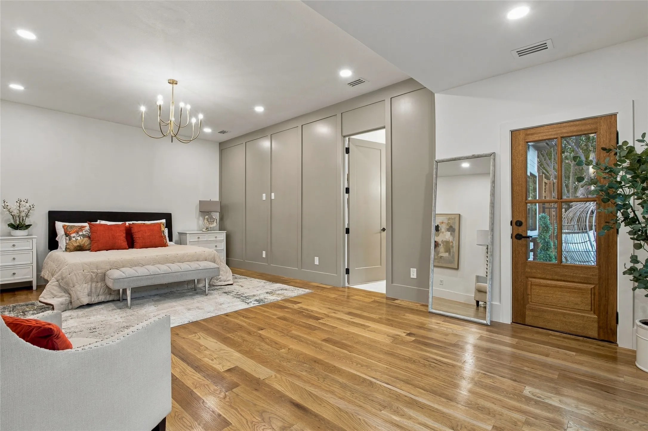 Single Family Residence For Sale in Tarrant County , 1042 Diamond Boulevard, Southlake, Texas 76092, 4 Bedroom, 5 Bathroom, 3 Garage spaces, 4,419 Sqft, built in 1985, mls#21387674, Real Estate Agent in Southlake, Homes For Sale in Tarrant county, Homes For Sale in Southlake, Realtor in Southlake Texas, Real Estate Brokerage Independent Realty Texas, Luminita Cordes Realtor