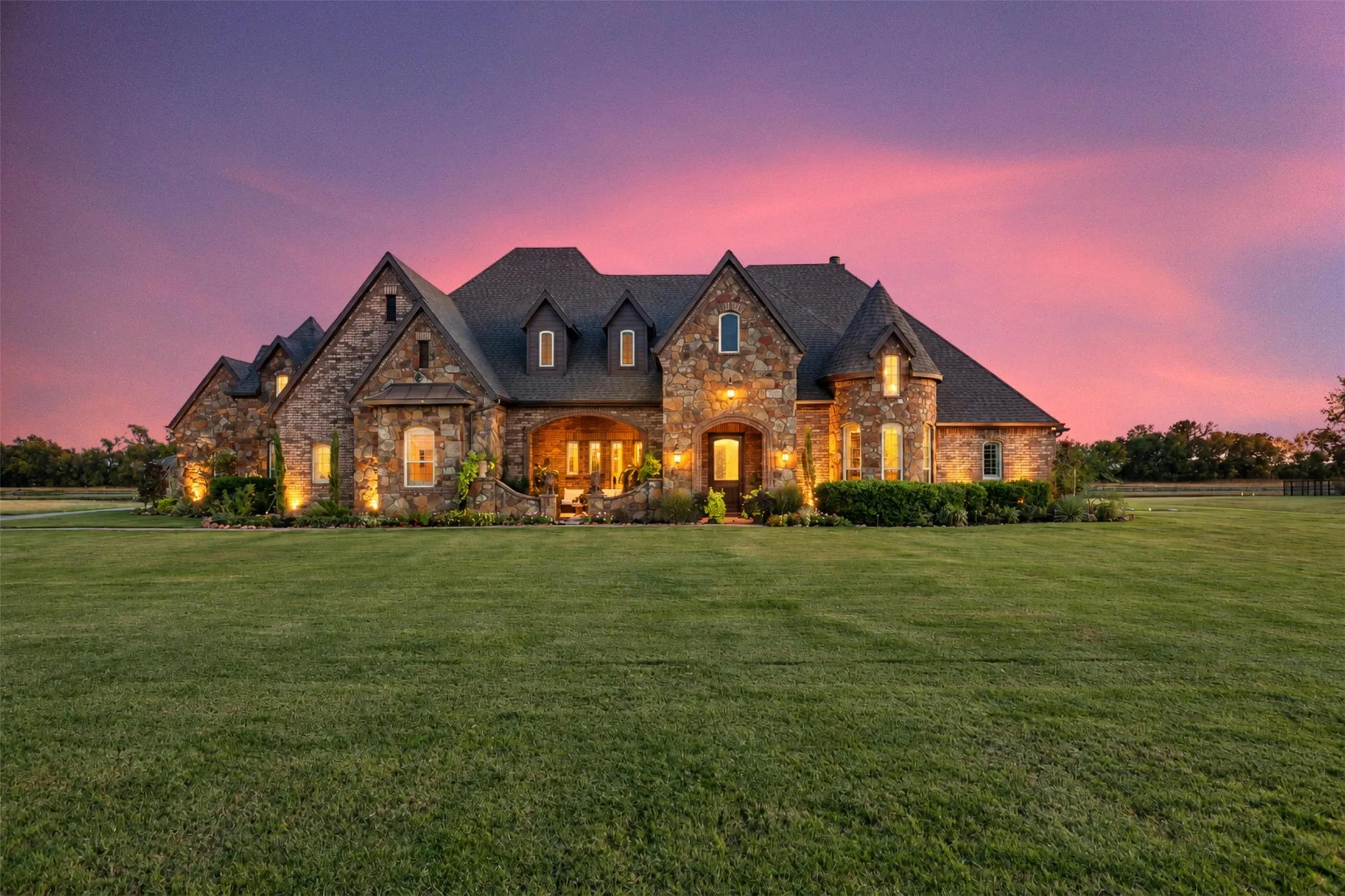 Single Family Residence For Sale in Collin County , 623 Calm Water Cove, Princeton, Texas 75407, 4 Bedroom, 4 Bathroom, 3 Garage spaces, 4,131 Sqft, built in 2011, mls#21353448, Real Estate Agent in Princeton, Homes For Sale in Collin county, Homes For Sale in Princeton, Realtor in Princeton Texas, Real Estate Brokerage Independent Realty Texas, Luminita Cordes Realtor