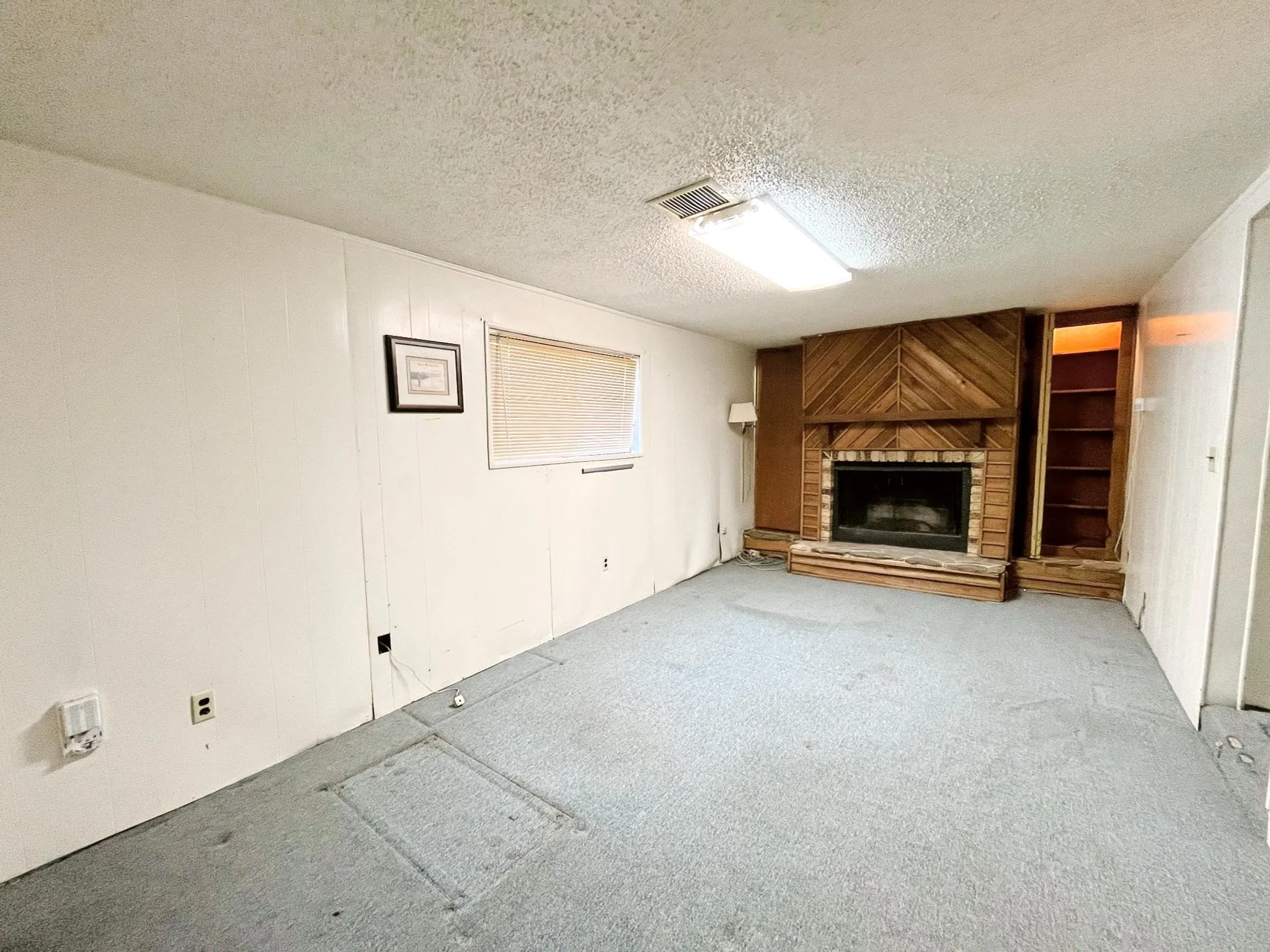 Single Family Residence For Sale in Dallas County , 917 Bluebonnet Lane, Mesquite, Texas 75149, 4 Bedroom, 2 Bathroom, Garage spaces, 1,647 Sqft, built in 1959, mls#21387619, Real Estate Agent in Mesquite, Homes For Sale in Dallas county, Homes For Sale in Mesquite, Realtor in Mesquite Texas, Real Estate Brokerage Independent Realty Texas, Luminita Cordes Realtor