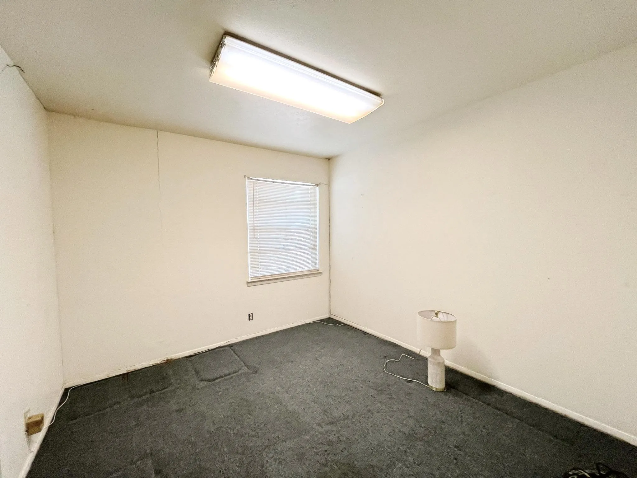 Single Family Residence For Sale in Dallas County , 917 Bluebonnet Lane, Mesquite, Texas 75149, 4 Bedroom, 2 Bathroom, Garage spaces, 1,647 Sqft, built in 1959, mls#21387619, Real Estate Agent in Mesquite, Homes For Sale in Dallas county, Homes For Sale in Mesquite, Realtor in Mesquite Texas, Real Estate Brokerage Independent Realty Texas, Luminita Cordes Realtor