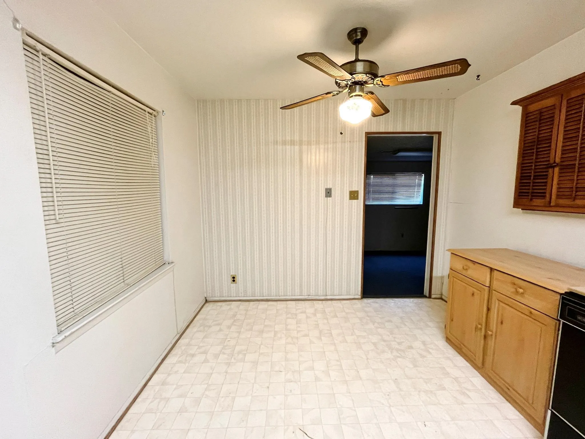Single Family Residence For Sale in Dallas County , 917 Bluebonnet Lane, Mesquite, Texas 75149, 4 Bedroom, 2 Bathroom, Garage spaces, 1,647 Sqft, built in 1959, mls#21387619, Real Estate Agent in Mesquite, Homes For Sale in Dallas county, Homes For Sale in Mesquite, Realtor in Mesquite Texas, Real Estate Brokerage Independent Realty Texas, Luminita Cordes Realtor